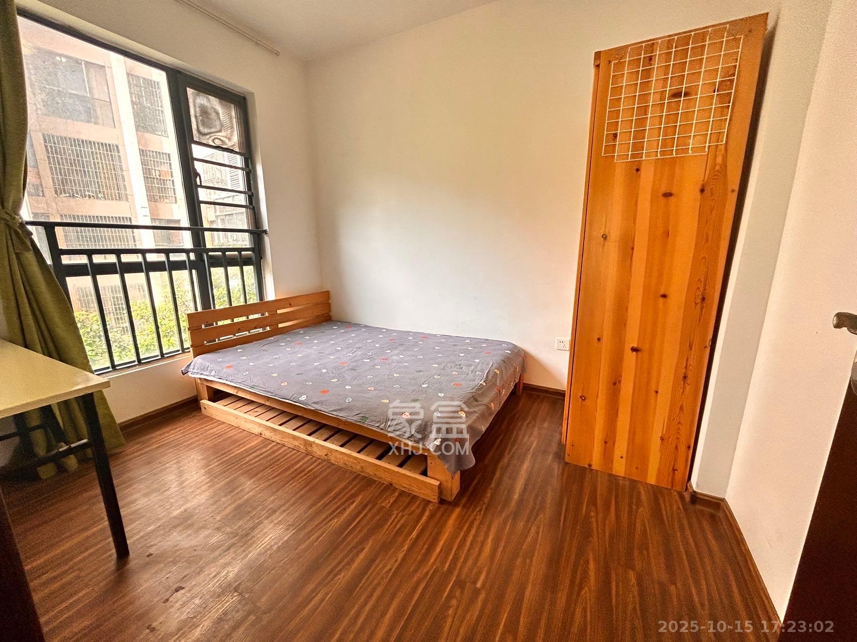 南庭城果  3室2厅1卫    2300.0元/月室内图