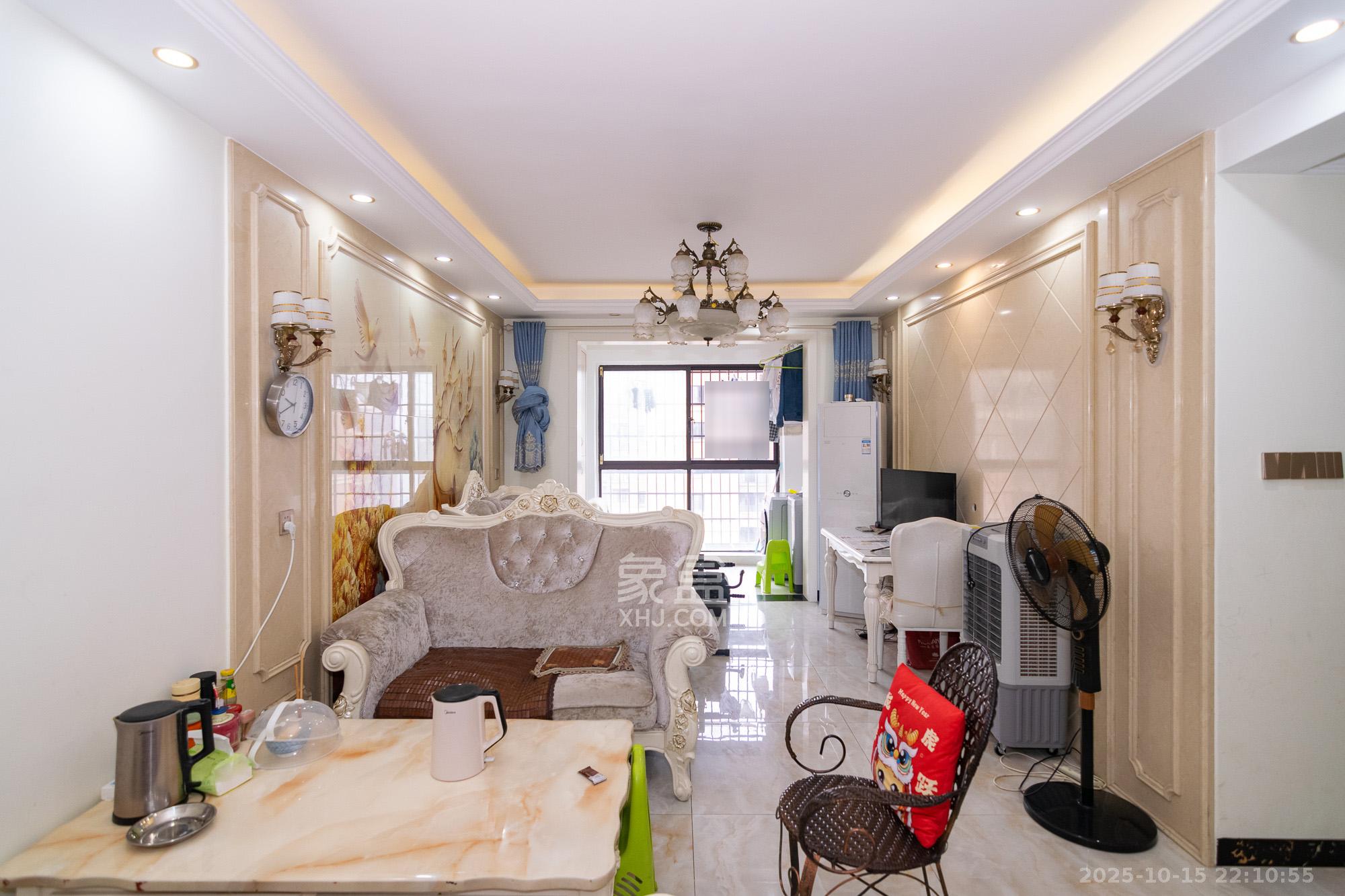 新城国际花都 3室2厅2卫 72.0万 新城国际花都 3室2厅2卫 72.0万客厅