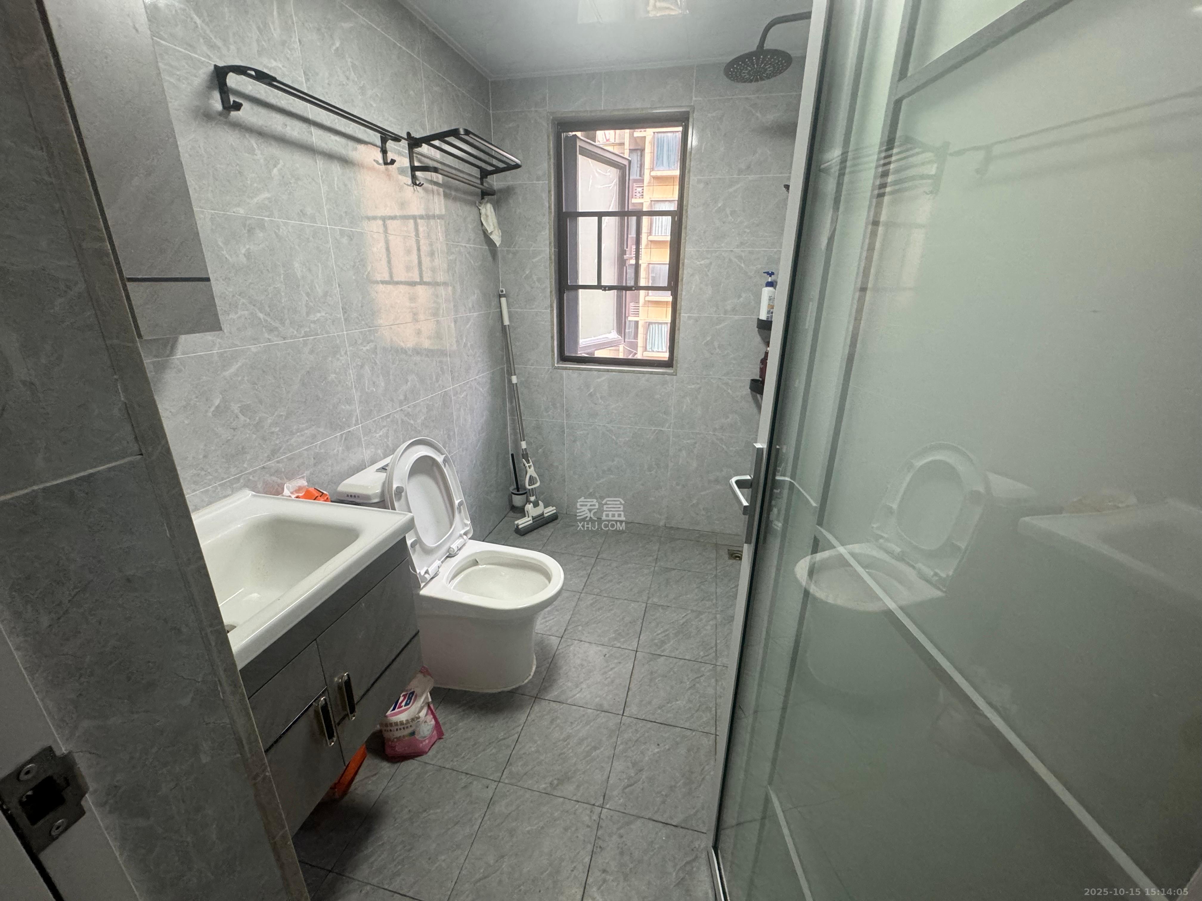 保利大都汇一期、二期  4室1厅1卫    3380.0元/月室内图