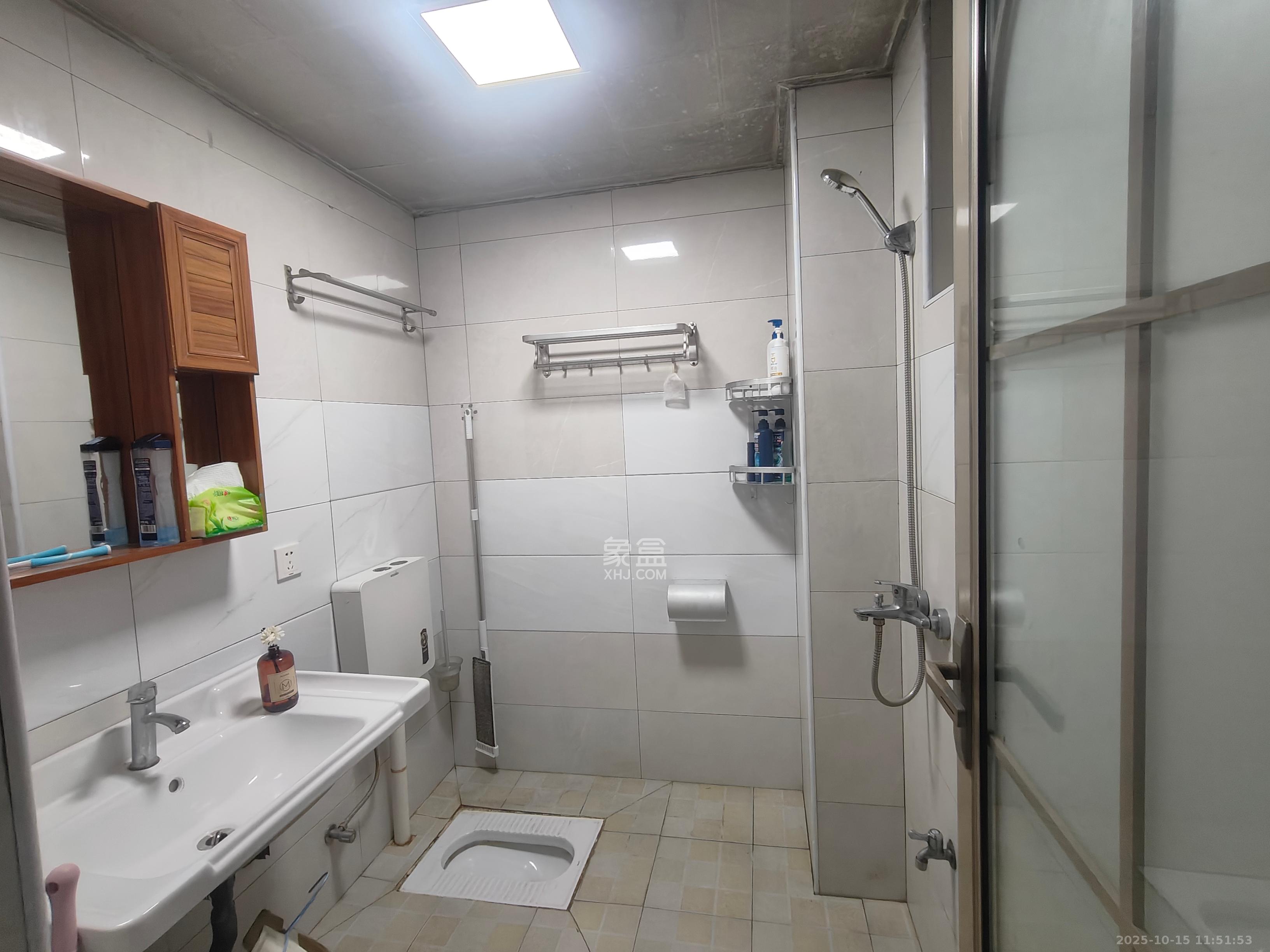 华韵城市海岸(城市水岸苑) 3室1厅1卫 2500.0元/月 华韵城市海岸(城市水岸苑) 3室1厅1卫 2500.0元/月室内图