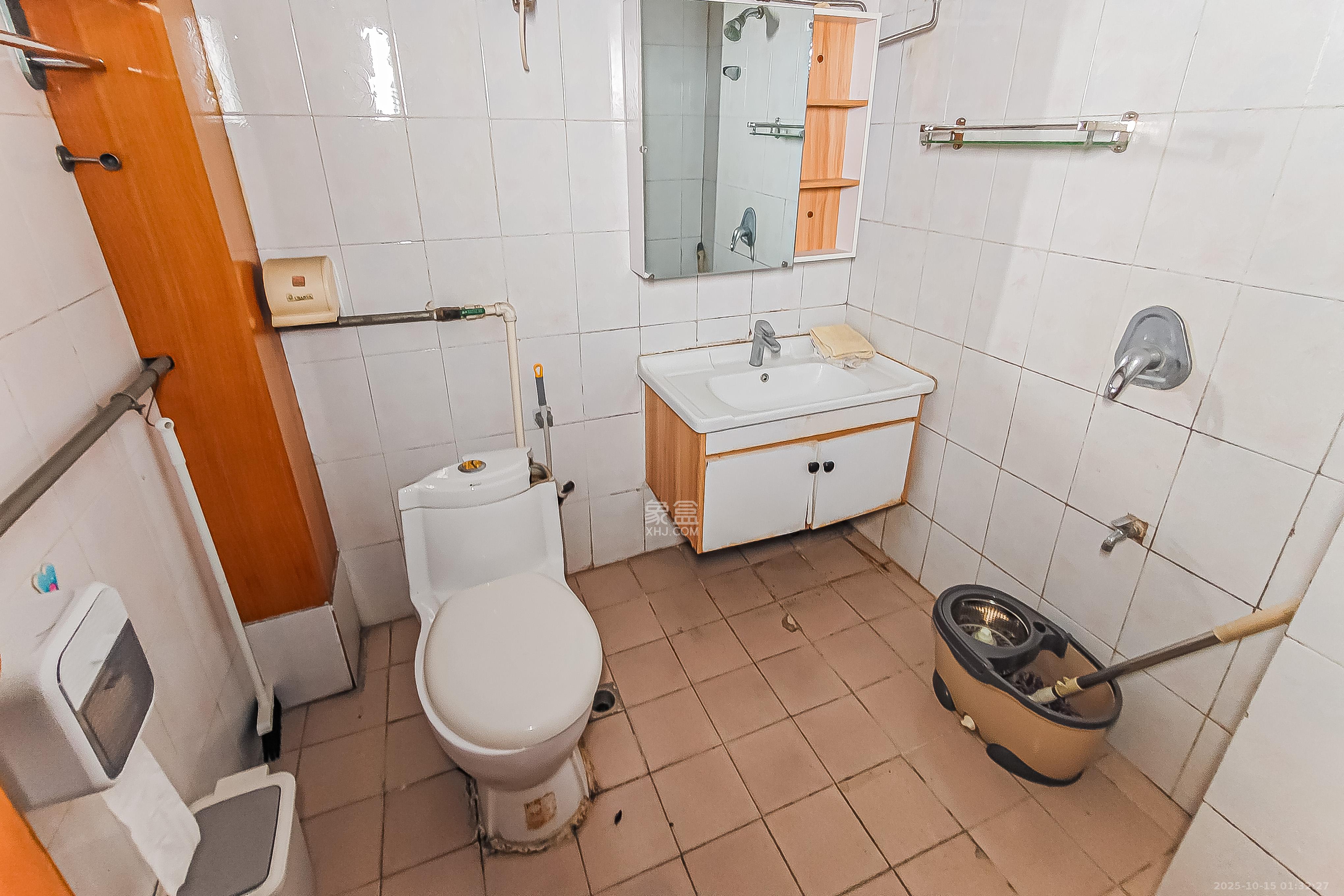 梓园大厦  3室2厅2卫    105.0万卫生间