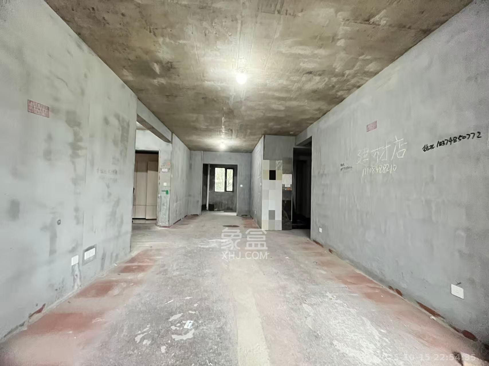 三一云湖  4室2厅2卫    86.8万