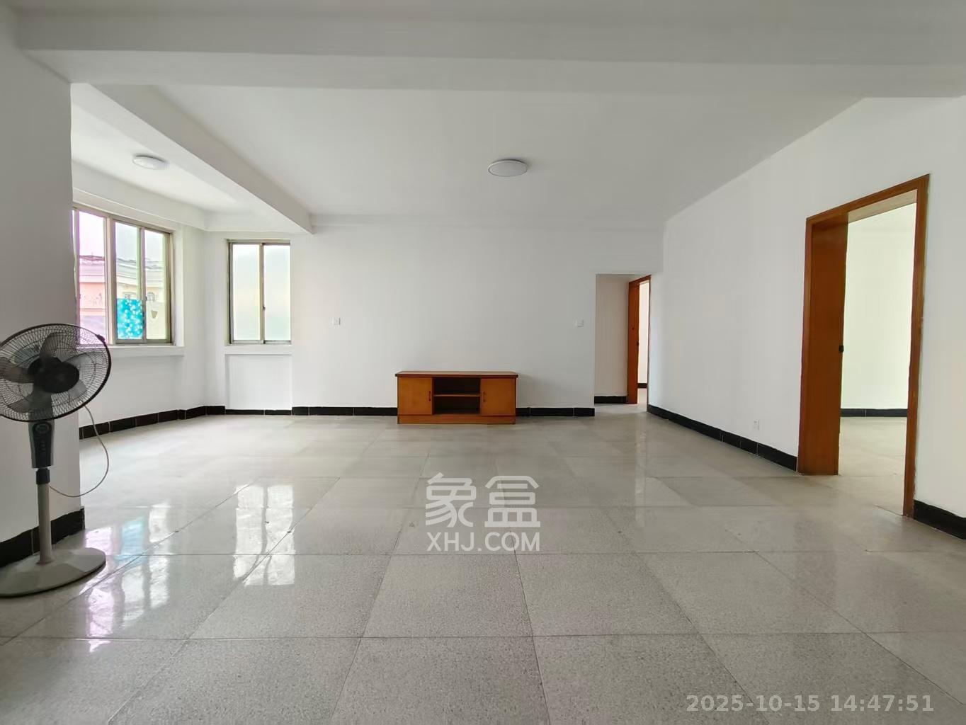 马王堆陶瓷建材新城  3室2厅2卫    2800.0元/月室内图