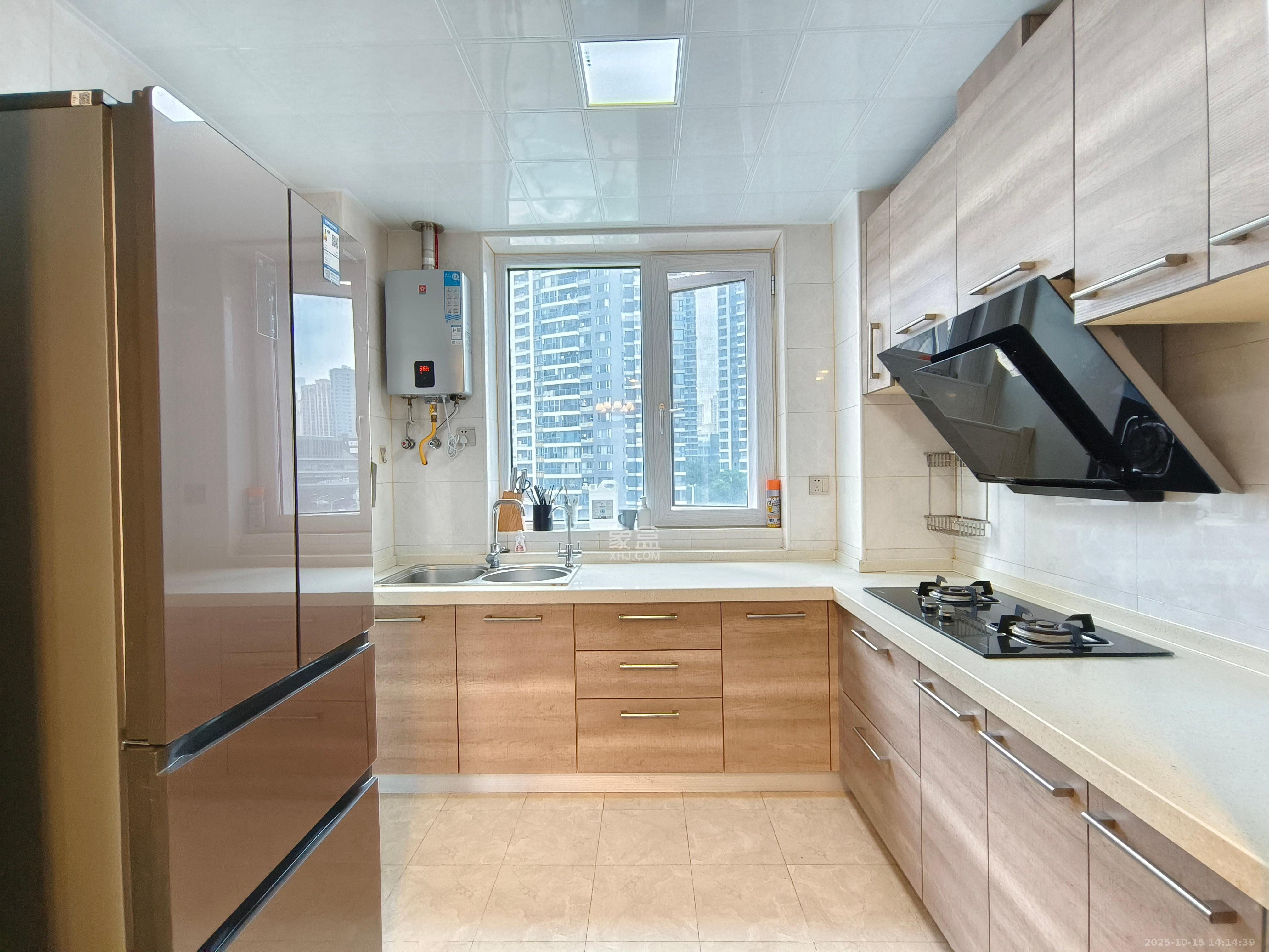 保利西海岸A区  4室2厅2卫    4300.0元/月 保利西海岸A区  4室2厅2卫    4300.0元/月室内图