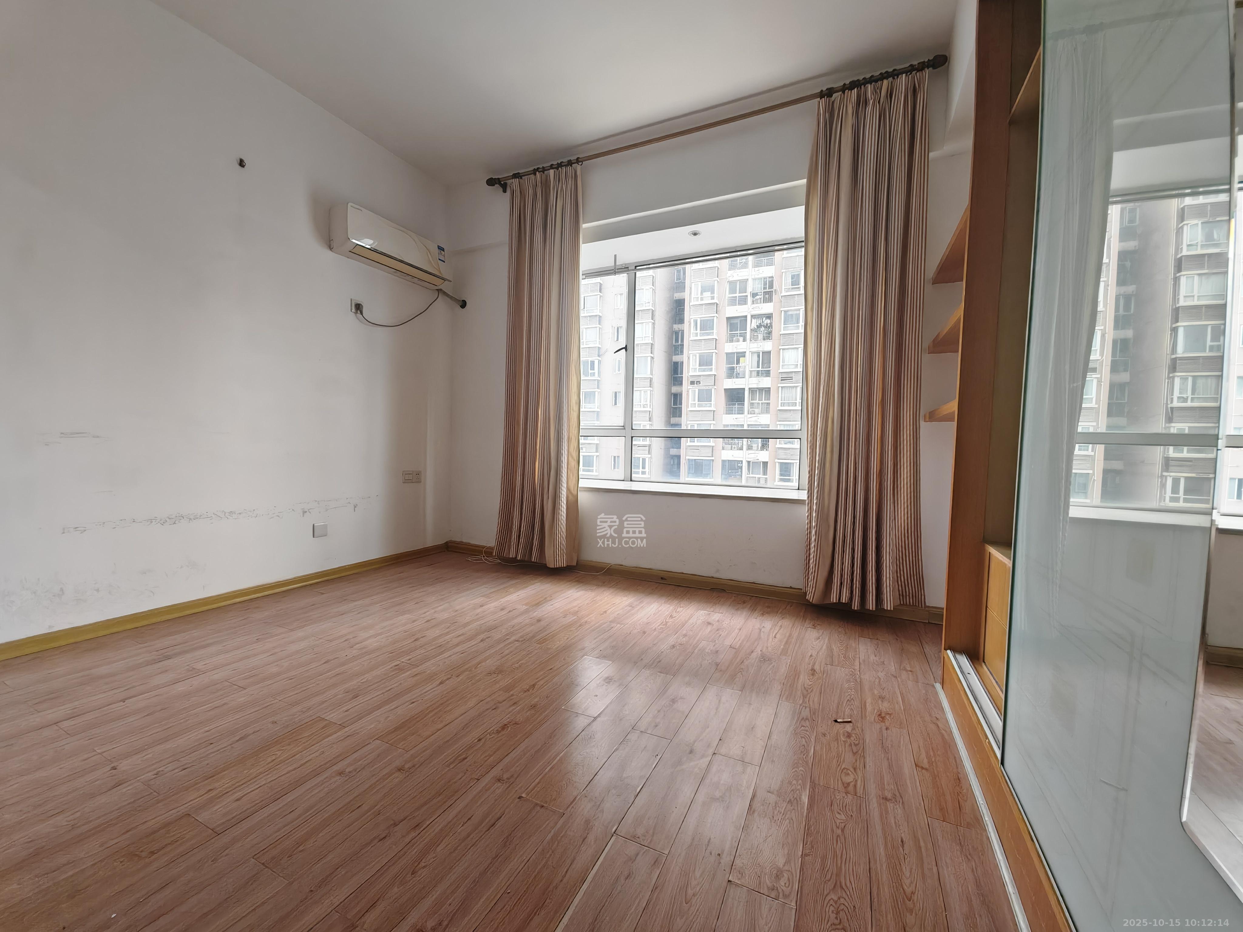 通华天都  1室1厅1卫    1400.0元/月室内图