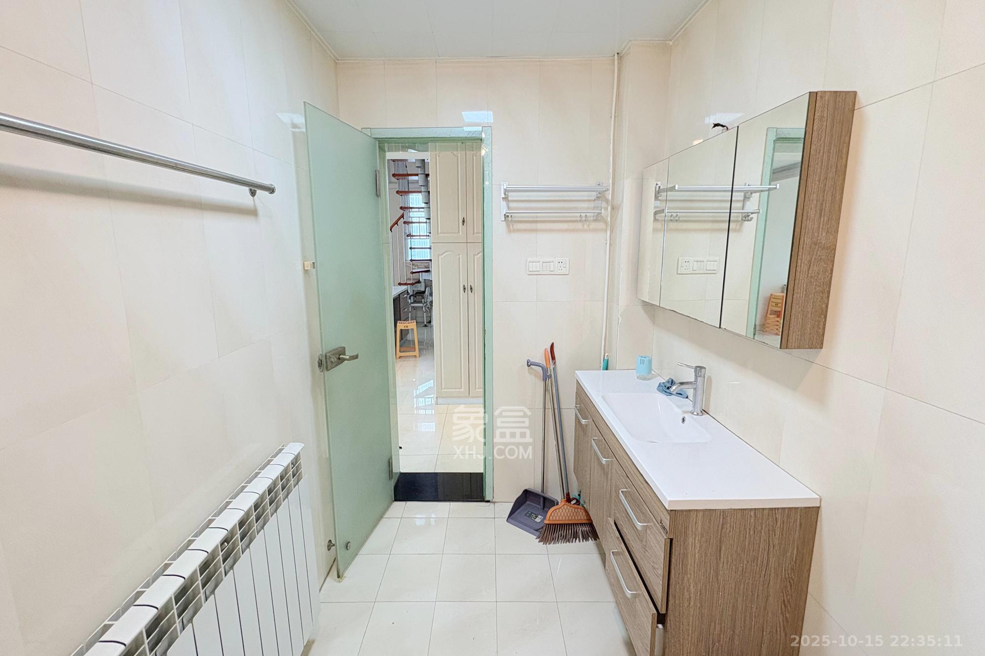 梦泽园  4室2厅3卫    228.0万 梦泽园  4室2厅3卫    228.0万卫生间