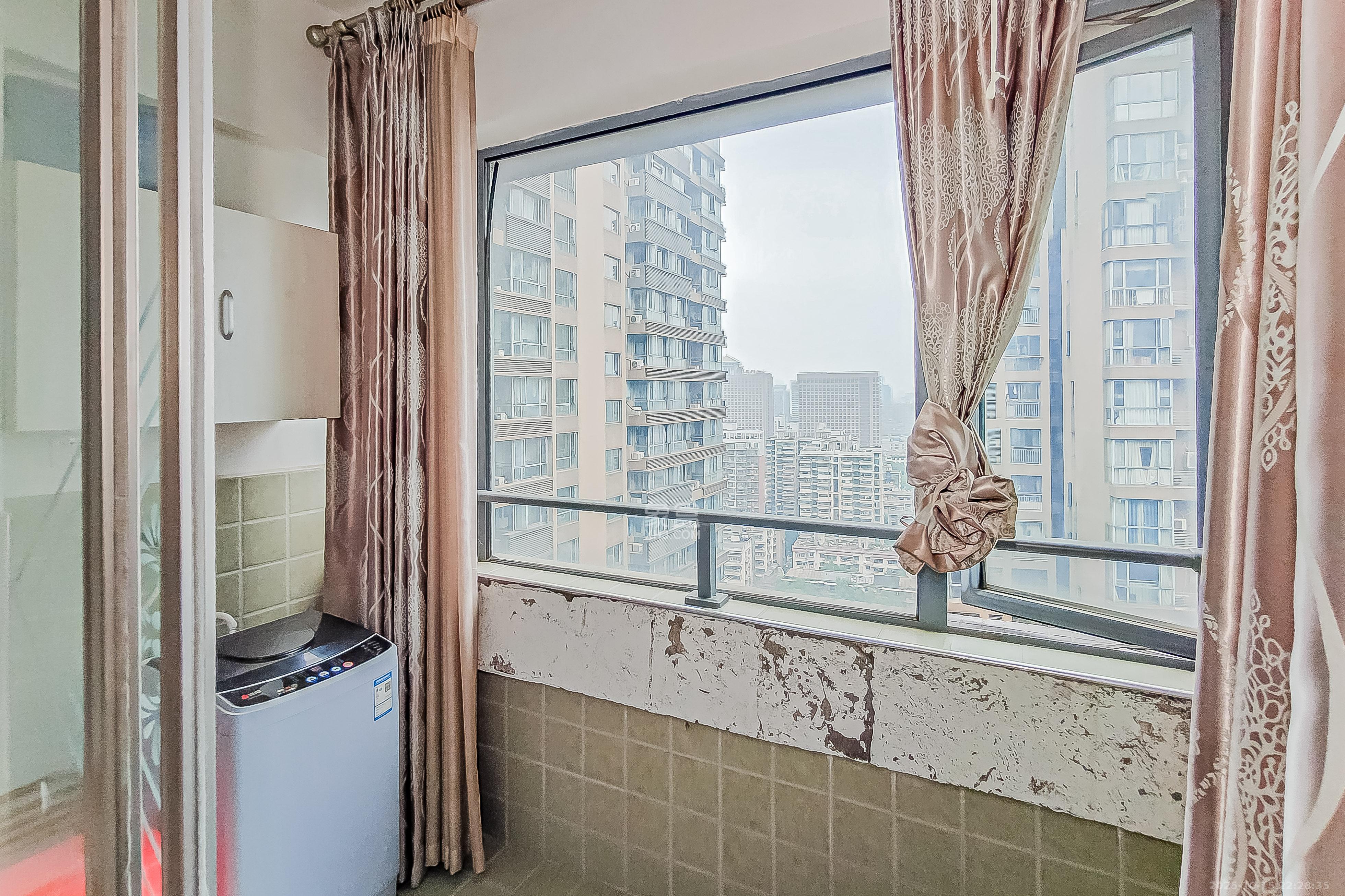 万博汇  1室1厅1卫    53.0万 万博汇  1室1厅1卫    53.0万阳台