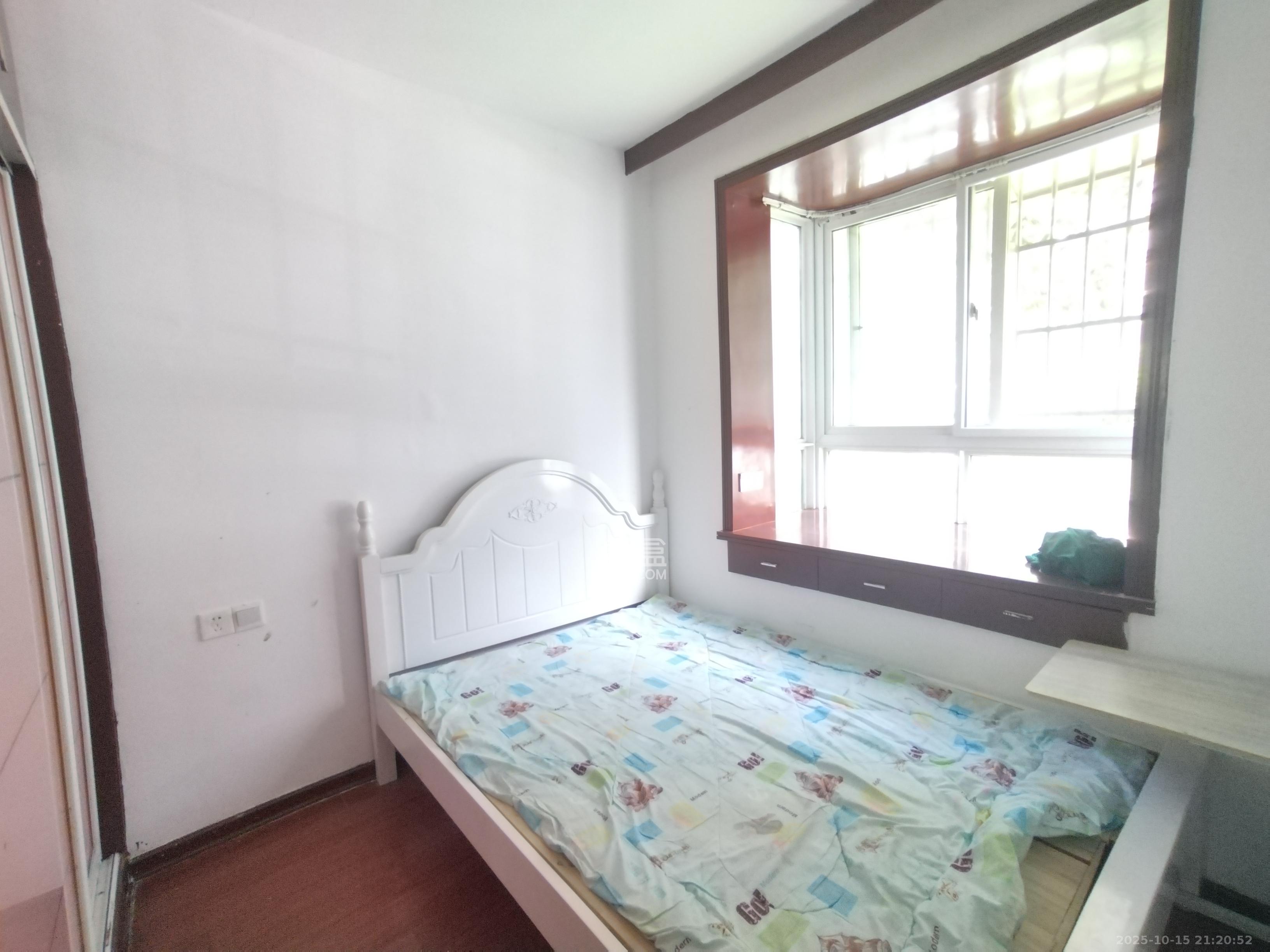 金麓西岸和苑  2室2厅1卫    1600.0元/月 金麓西岸和苑  2室2厅1卫    1600.0元/月室内图