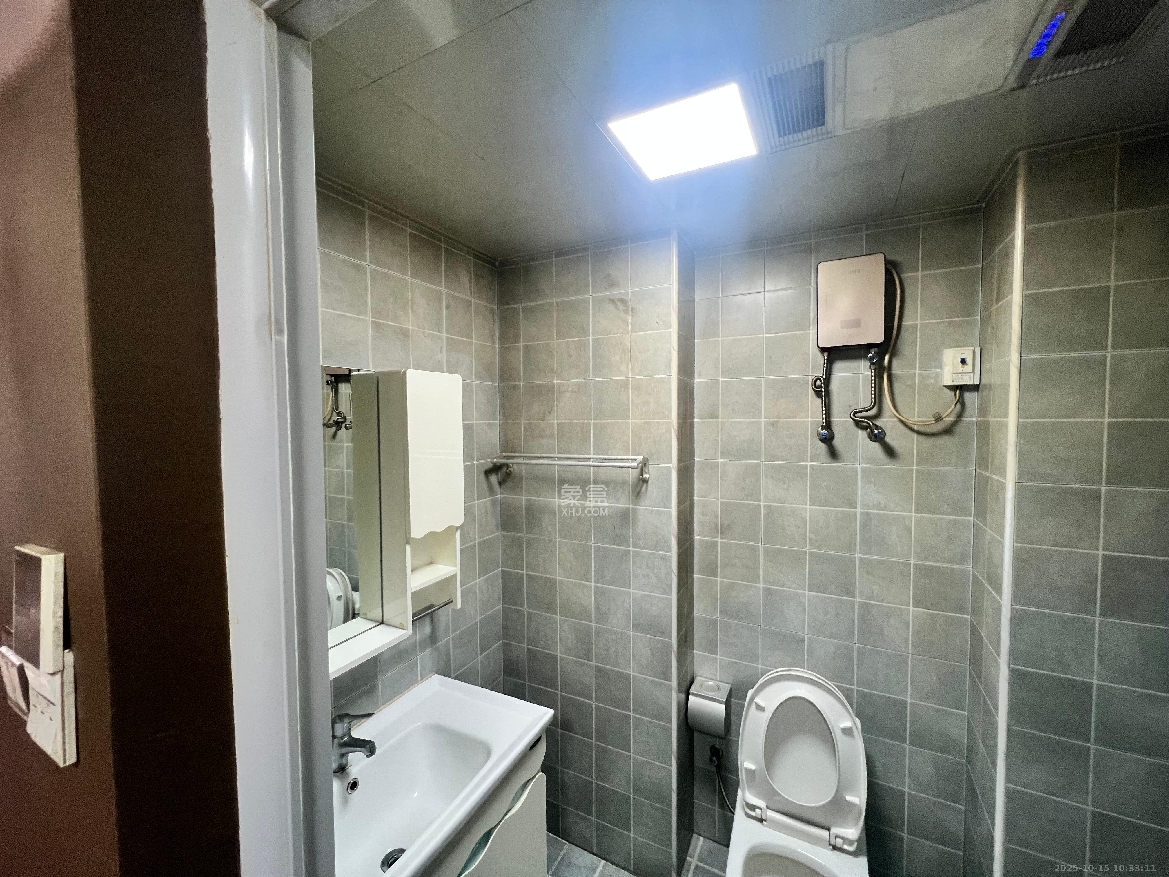 阳光锦城  1室1厅1卫    1600.0元/月室内图