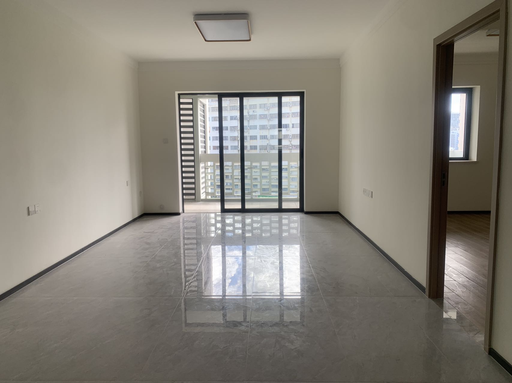 海府大院(海府路41号) 3室2厅2卫 3600.0元/月 海府大院(海府路41号) 3室2厅2卫 3600.0元/月室内图