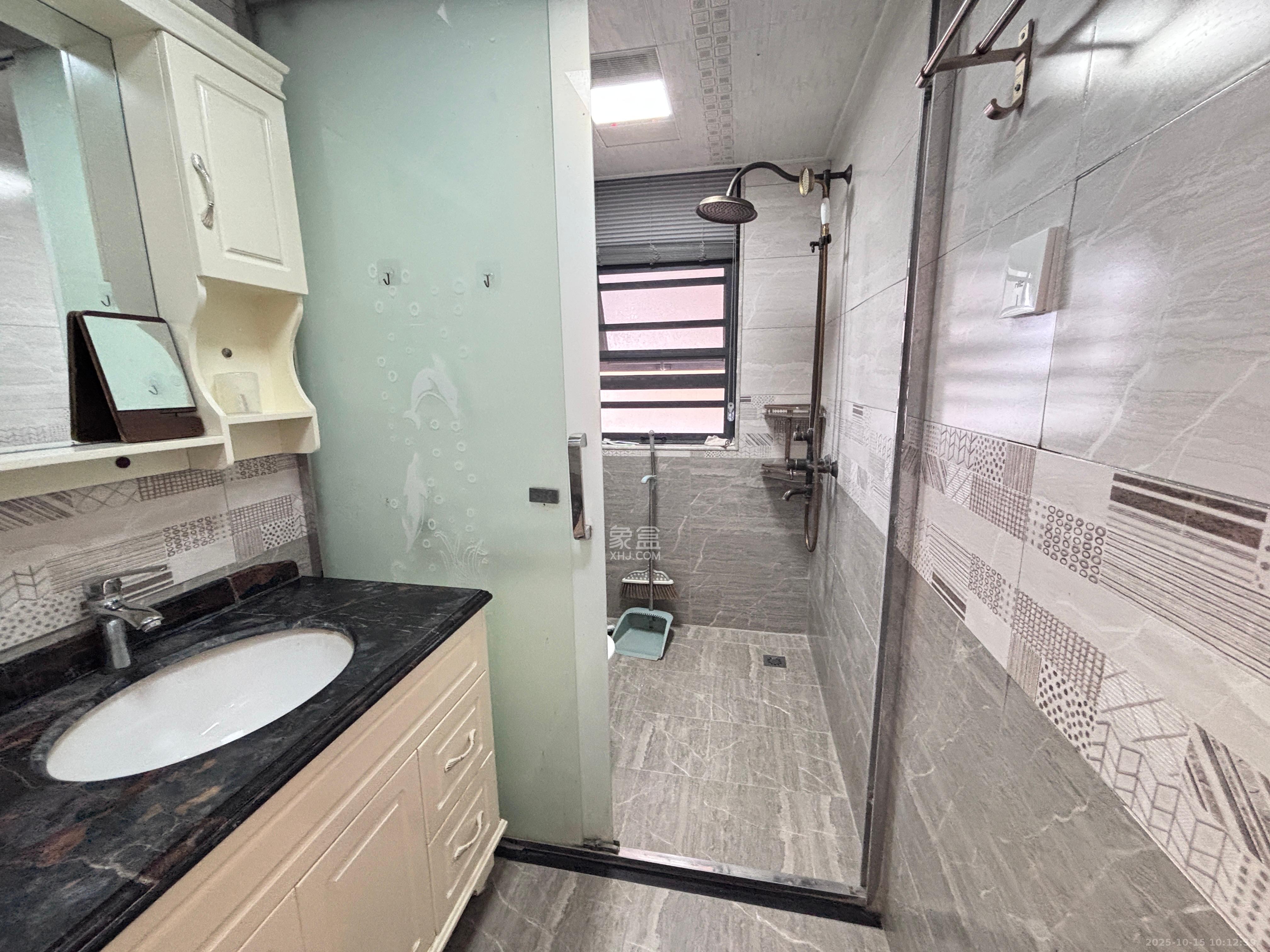 中粮鸿云  3室2厅1卫    1800.0元/月室内图