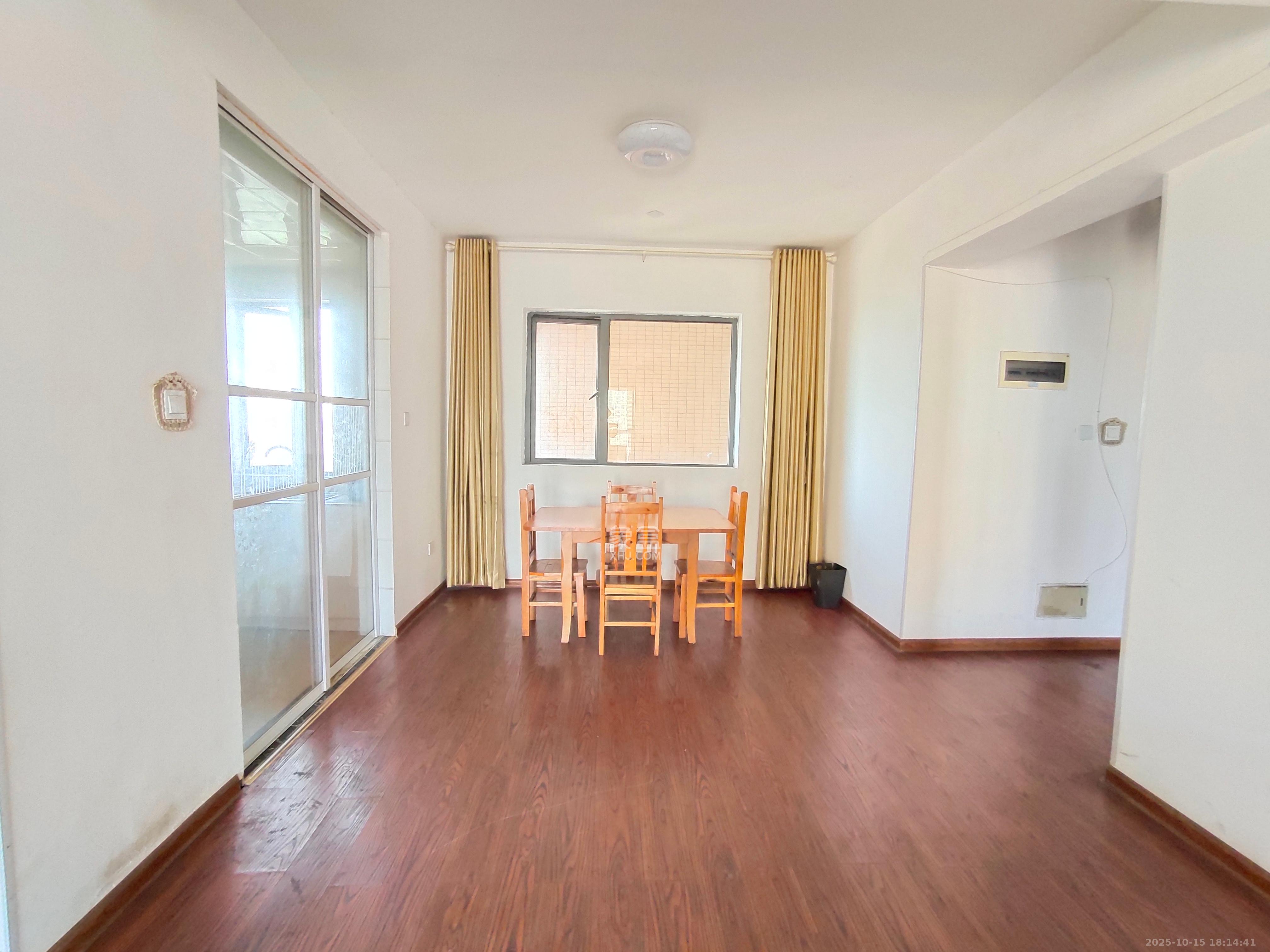 中城丽景香山园  4室2厅2卫    3300.0元/月室内图