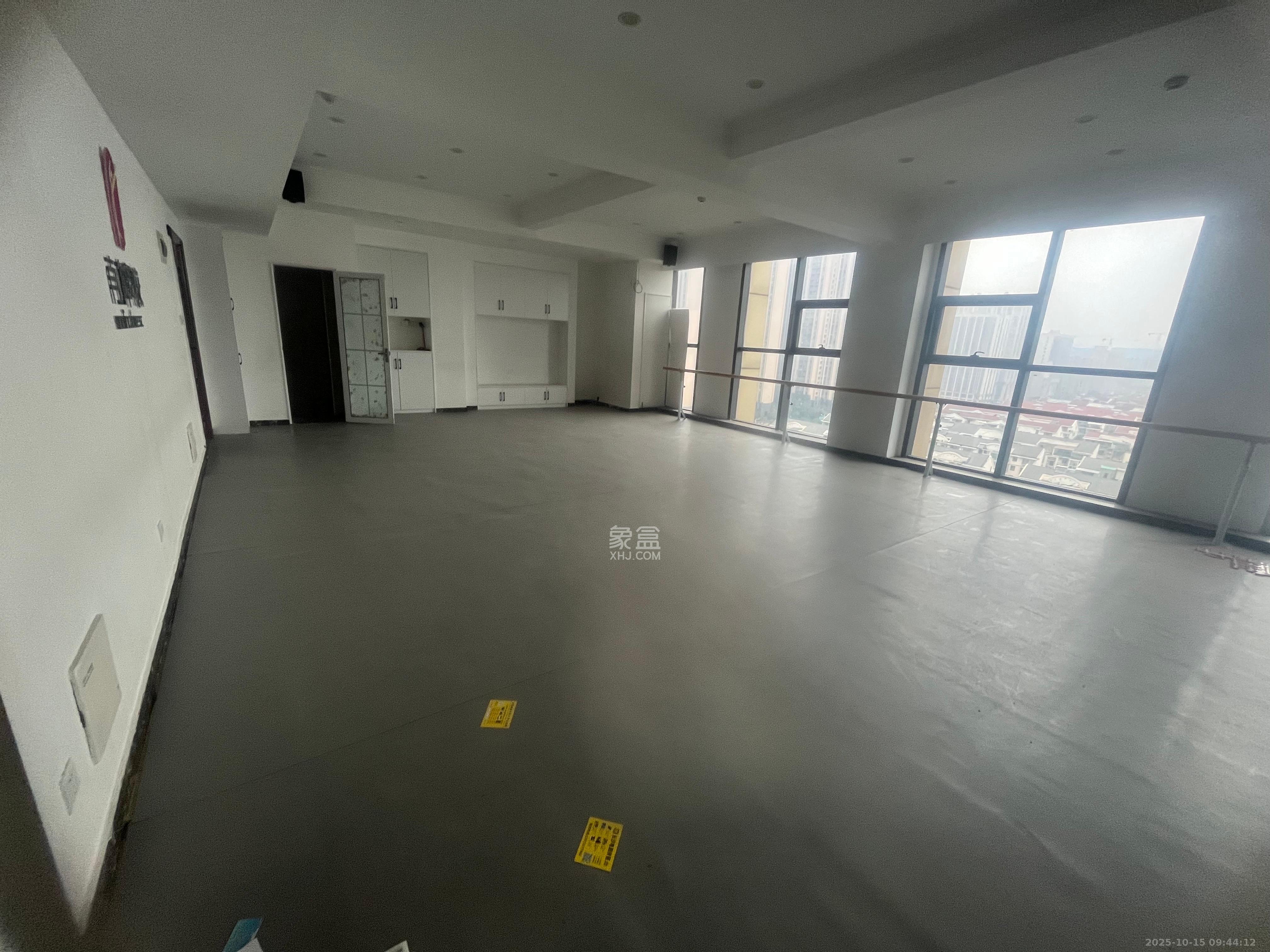 万坤图财富广场  1室1厅1卫    4800.0元/月室内图