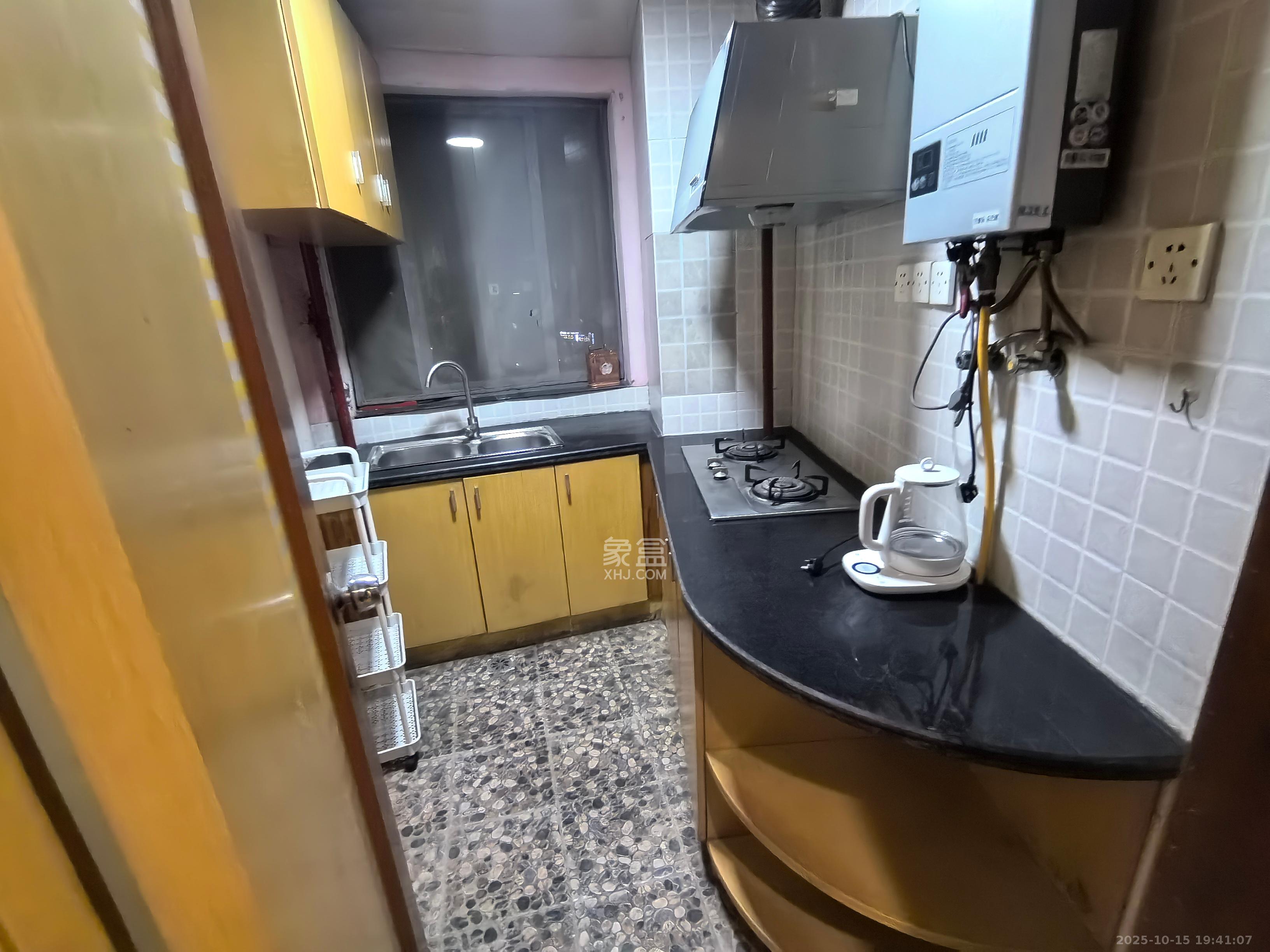 上海城小区  1室1厅1卫    1400.0元/月 上海城小区  1室1厅1卫    1400.0元/月室内图1