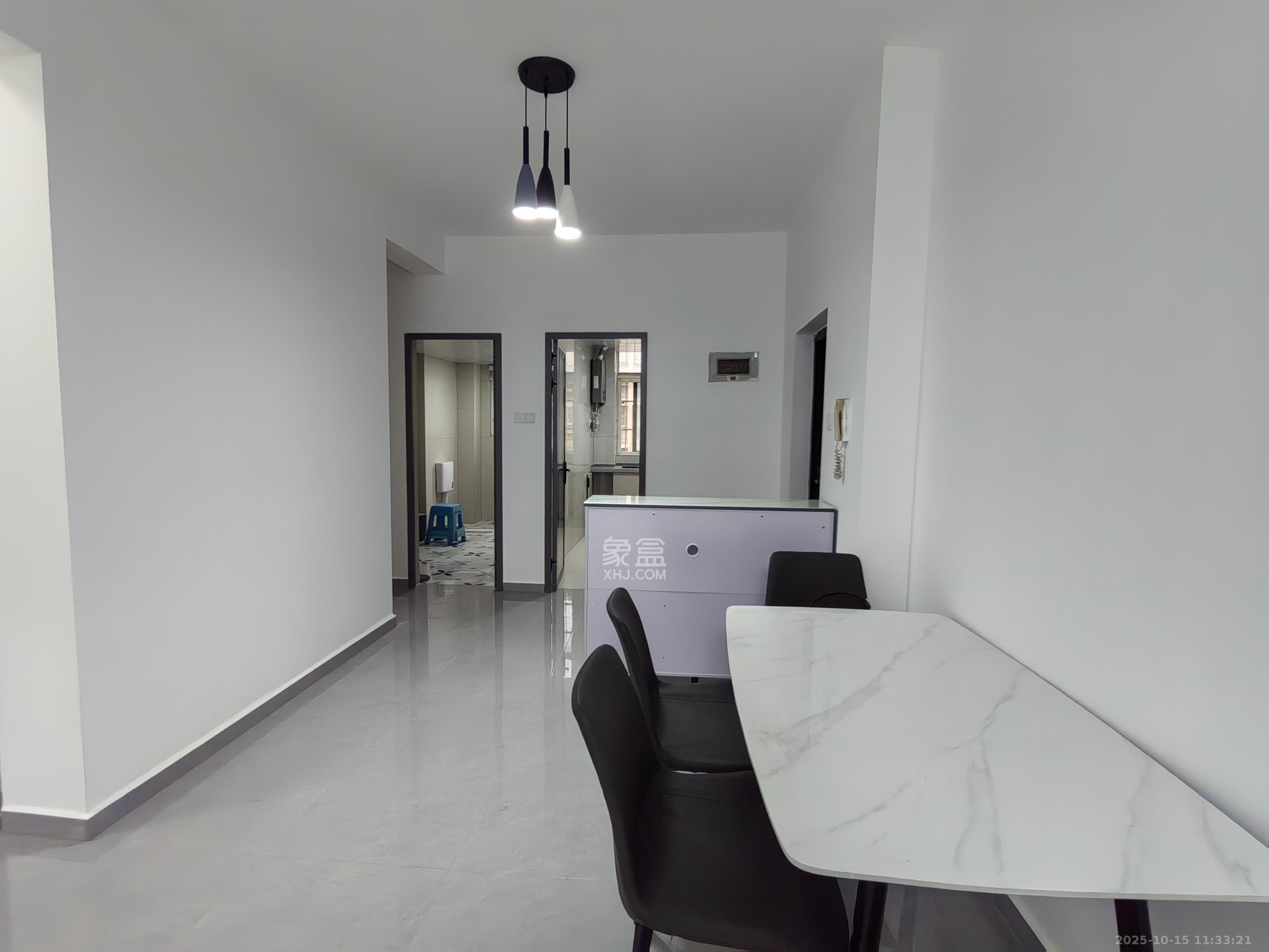 鄱阳小区  3室2厅2卫    2300.0元/月室内图