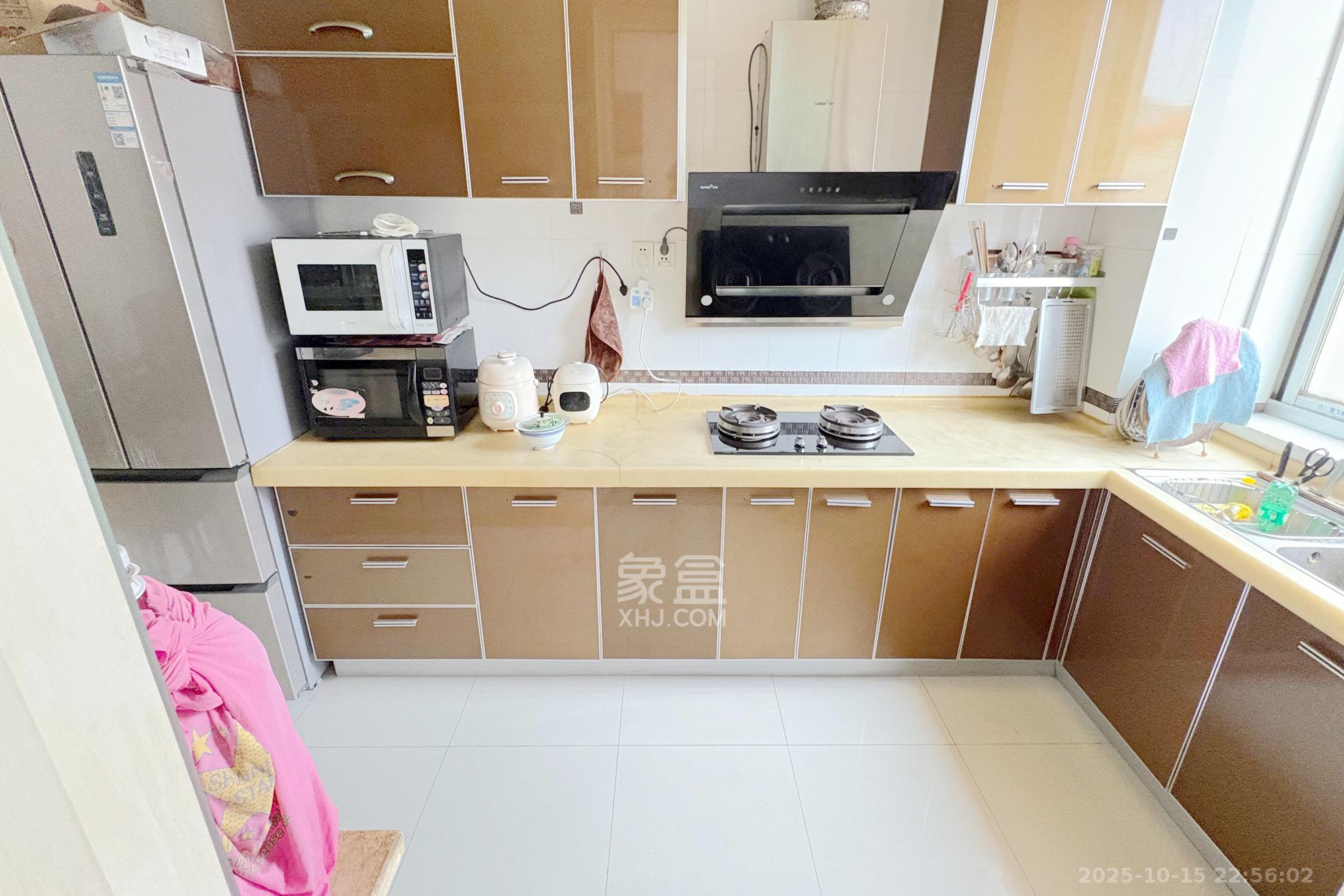 芙蓉区国土局单位房  4室2厅3卫    216.0万厨房