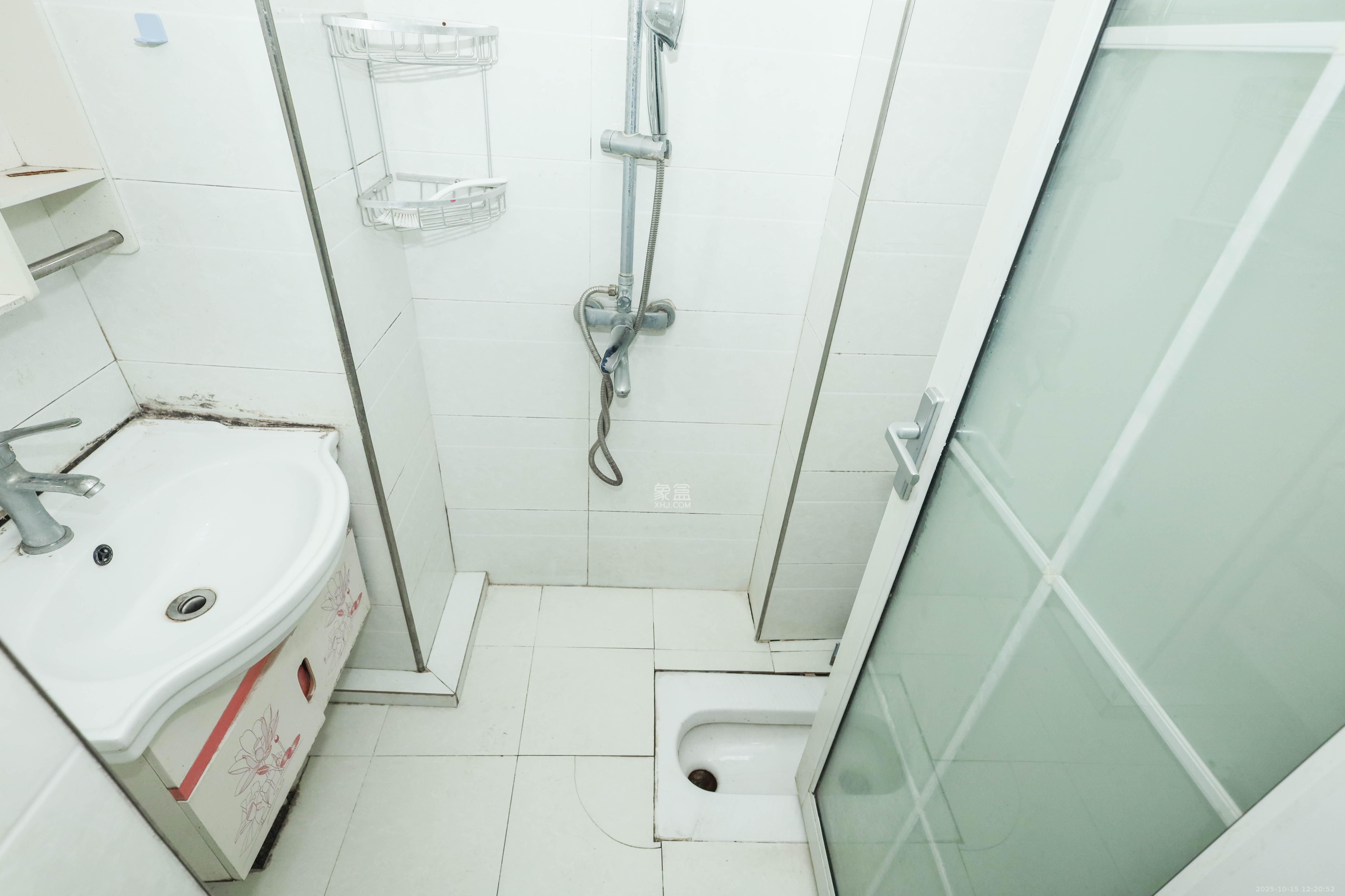 保利麓谷林语I区  1室1厅1卫    18.5万 保利麓谷林语I区  1室1厅1卫    18.5万卫生间