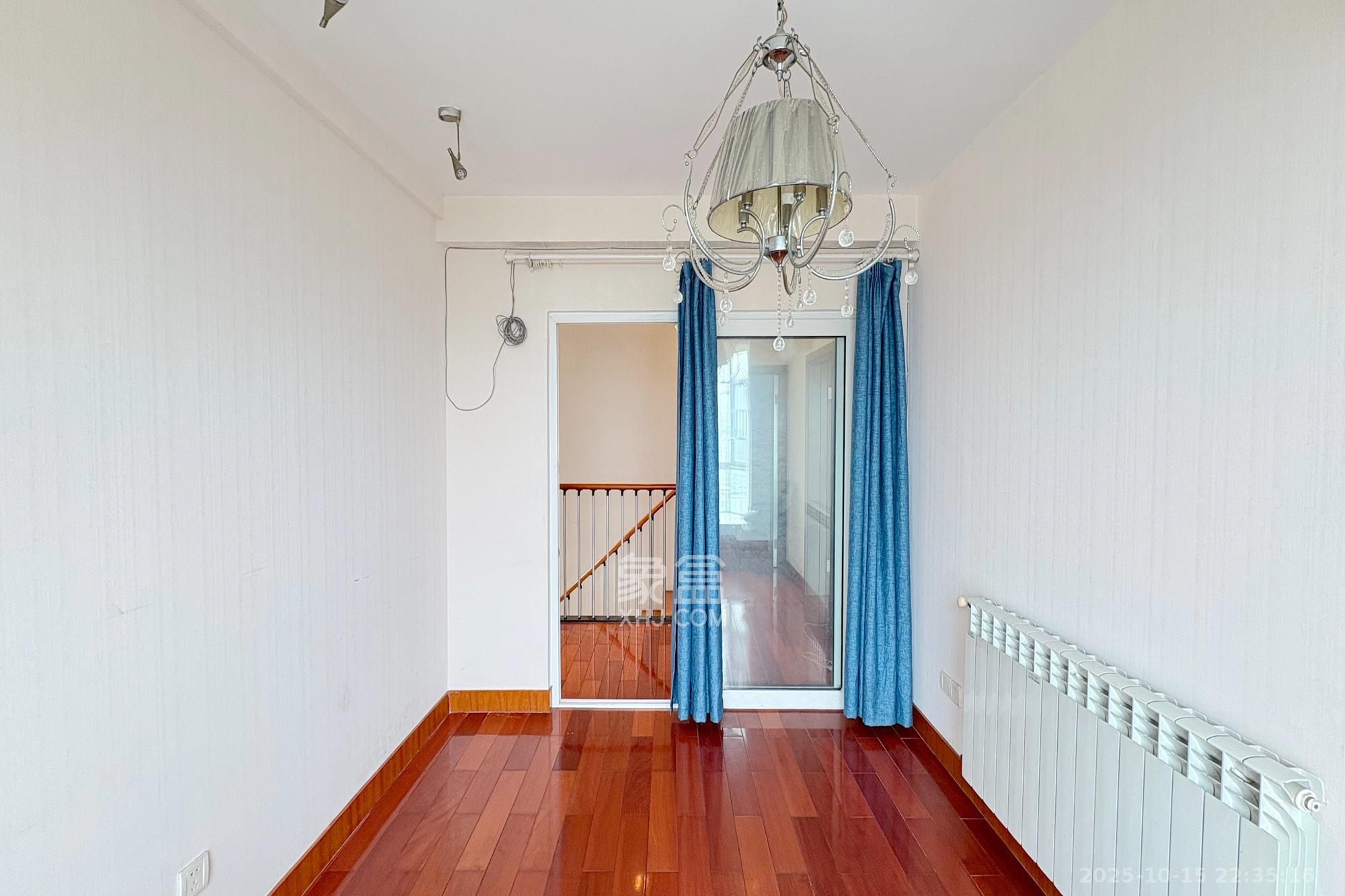 梦泽园  4室2厅3卫    228.0万卧室