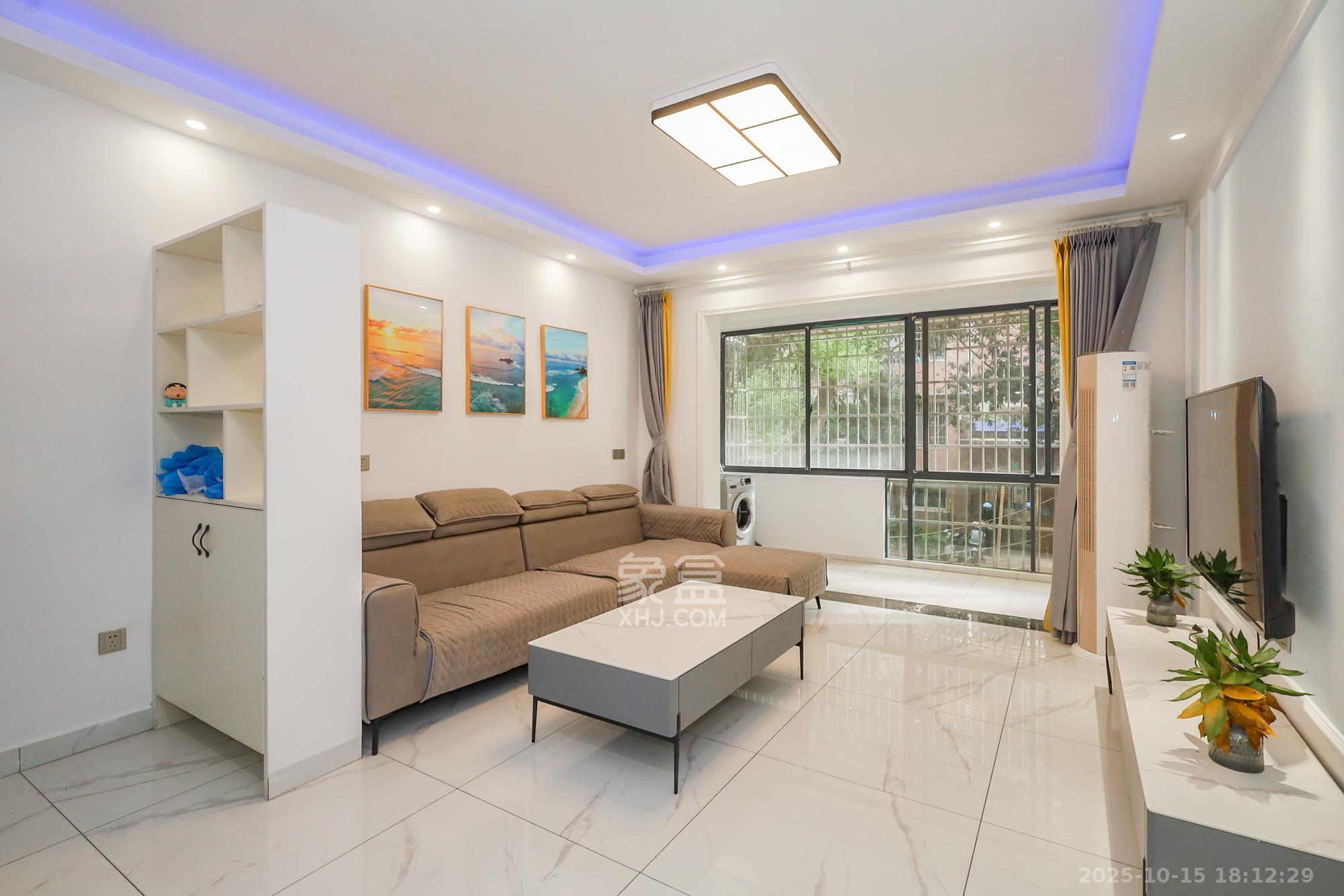 枫林绿洲  2室2厅1卫    68.8万客厅