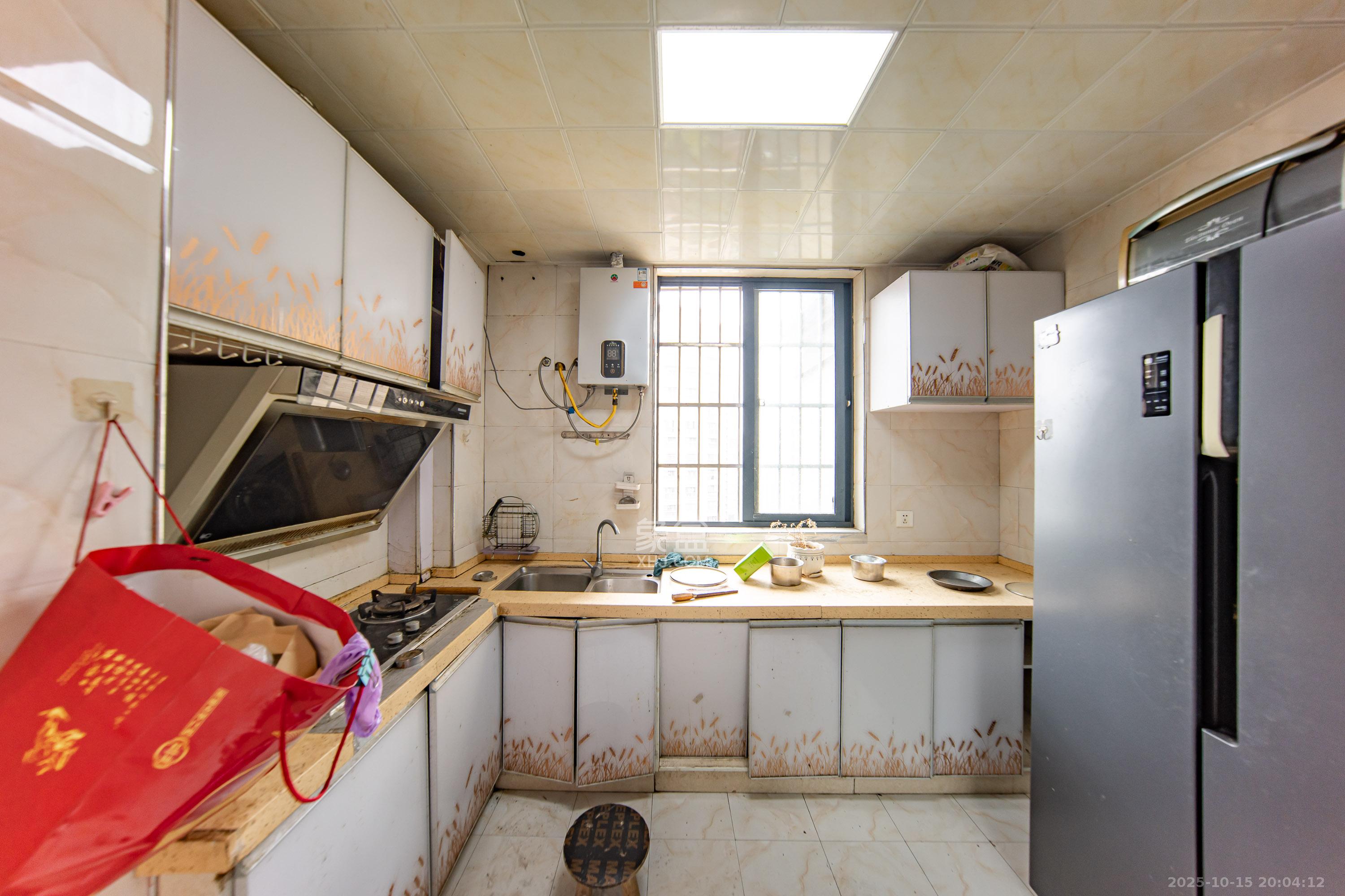 中建麓山和苑  3室2厅2卫    72.0万厨房