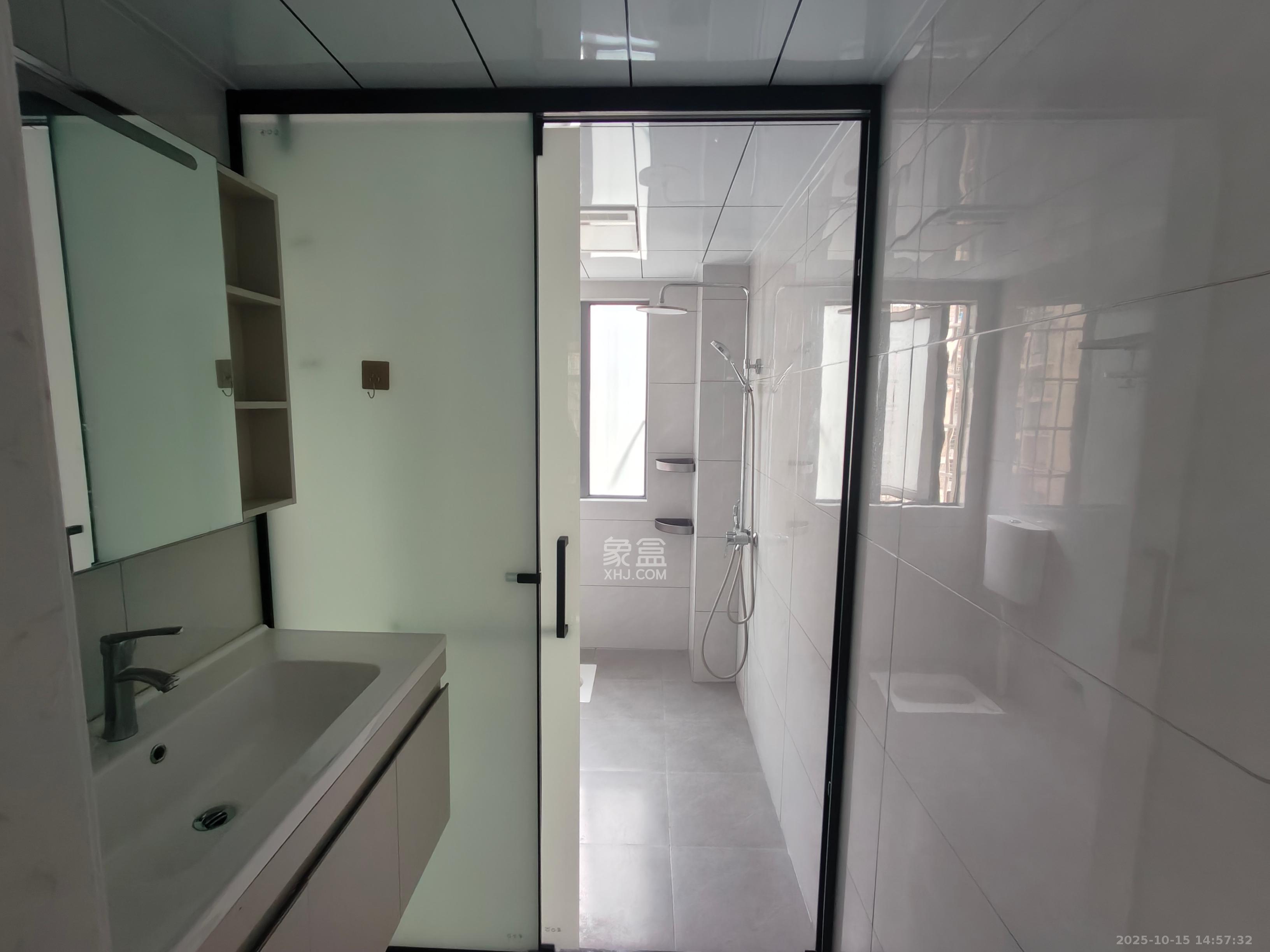 桥头家园三期  3室2厅2卫    2200.0元/月 桥头家园三期  3室2厅2卫    2200.0元/月室内图