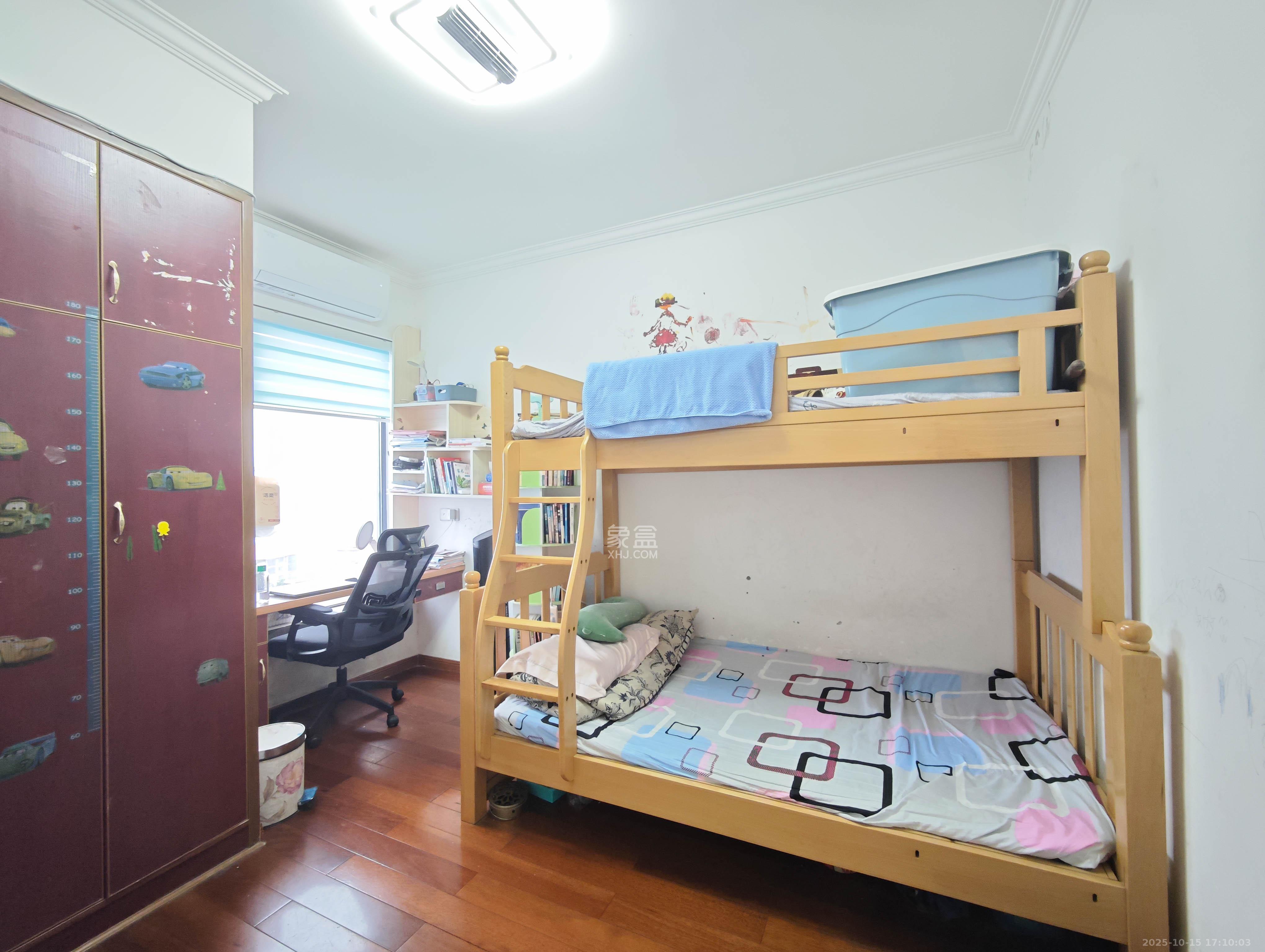 富春山  4室2厅2卫    88.8万 富春山  4室2厅2卫    88.8万卧室