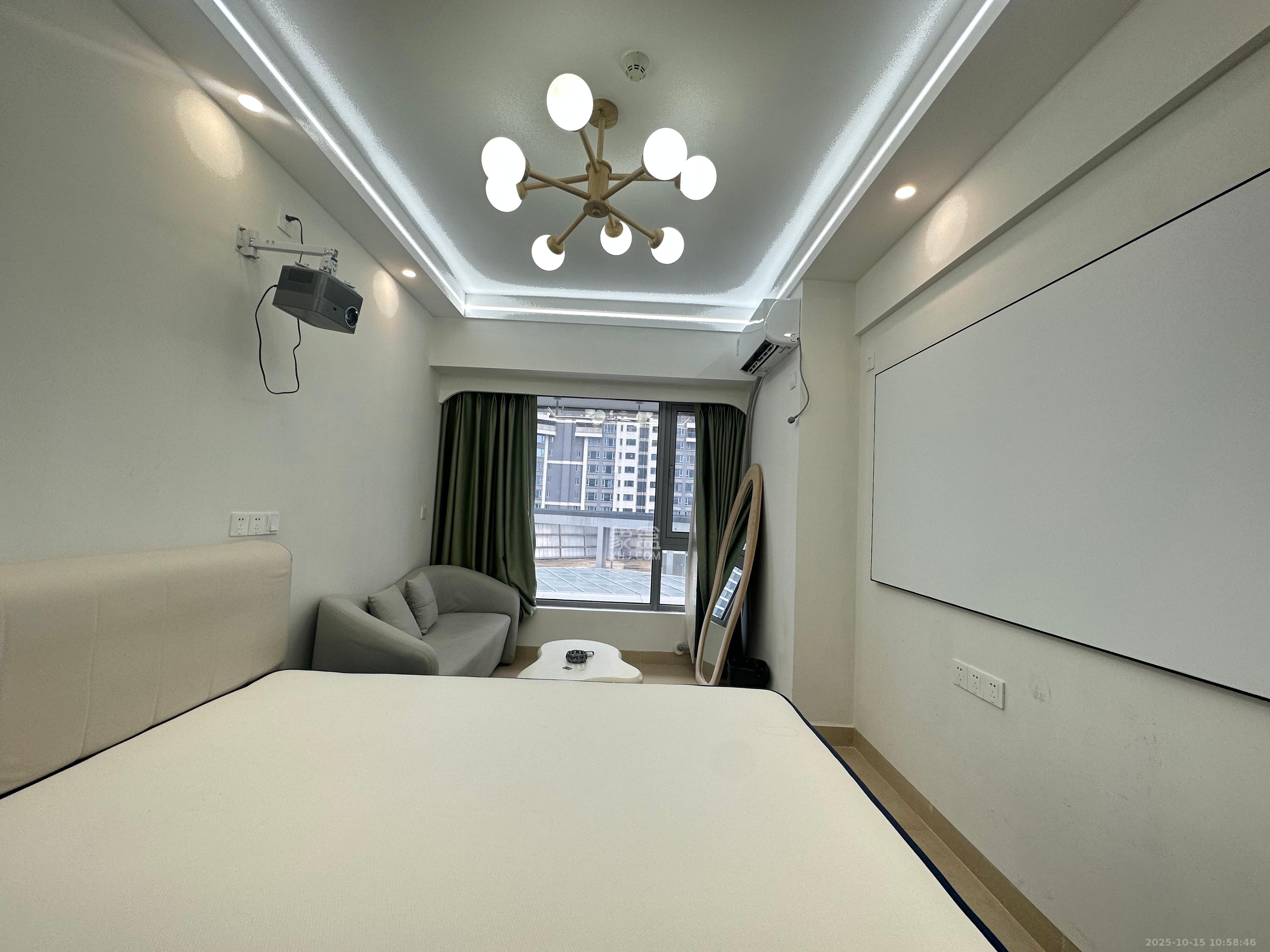 保利天禧EF区  1室1厅1卫    1500.0元/月室内图