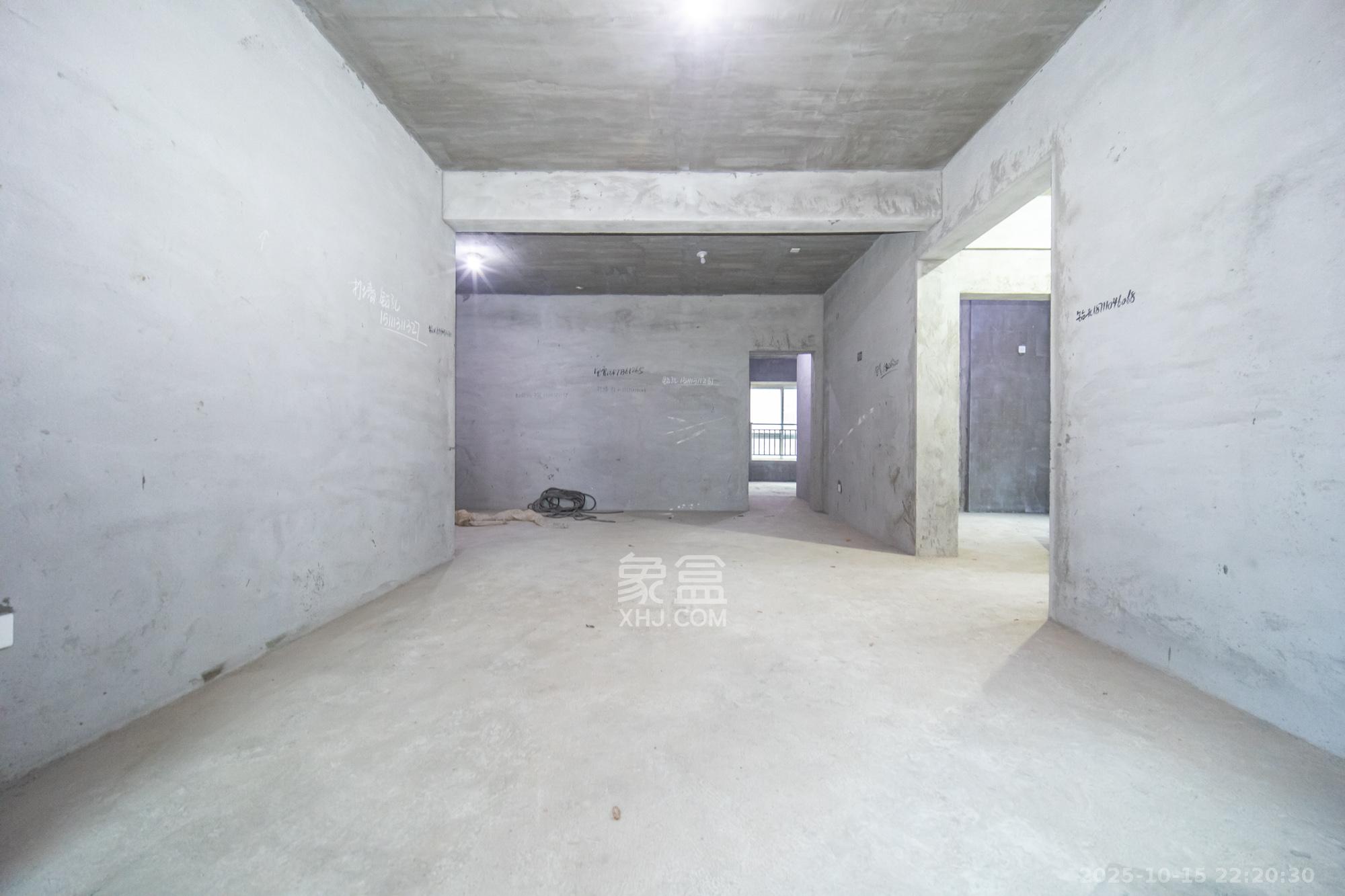 楚天世纪城西苑 3室2厅2卫 68.8万 楚天世纪城西苑 3室2厅2卫 68.8万客厅