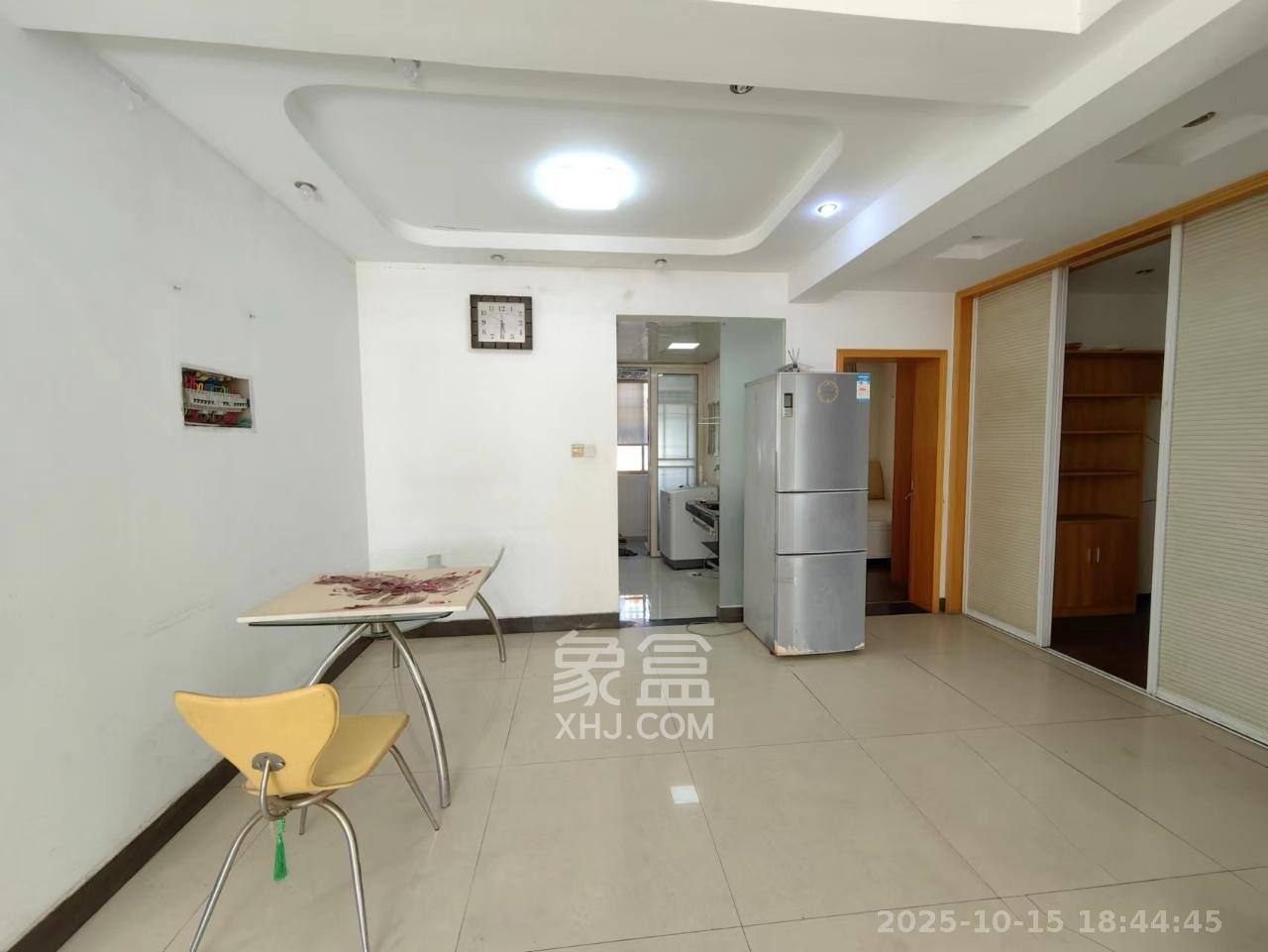 莲湖汽配城  3室3厅3卫    2000.0元/月 莲湖汽配城  3室3厅3卫    2000.0元/月室内图