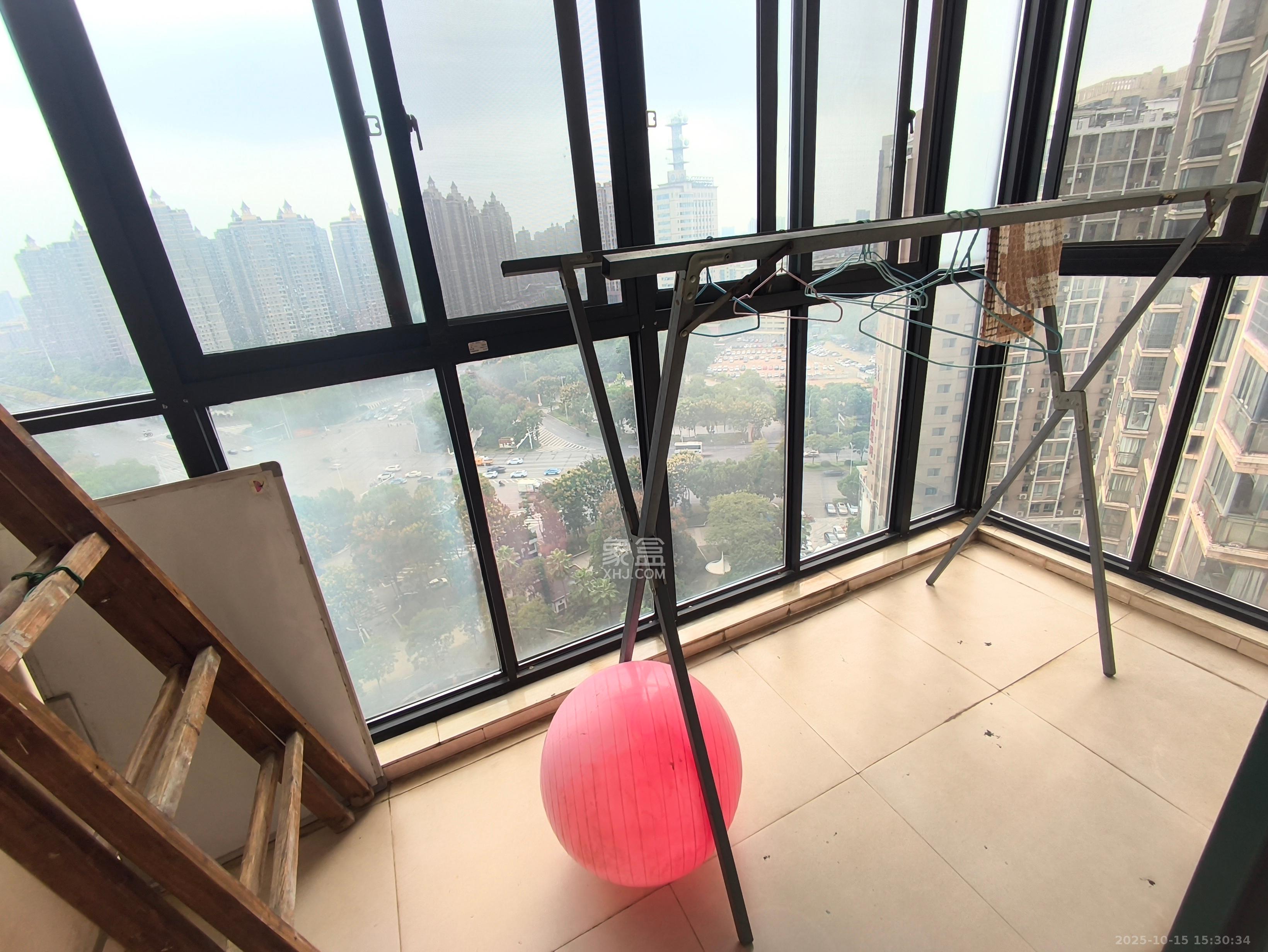 建鑫国际一期 1室2厅1卫 1500.0元/月 建鑫国际一期 1室2厅1卫 1500.0元/月室内图