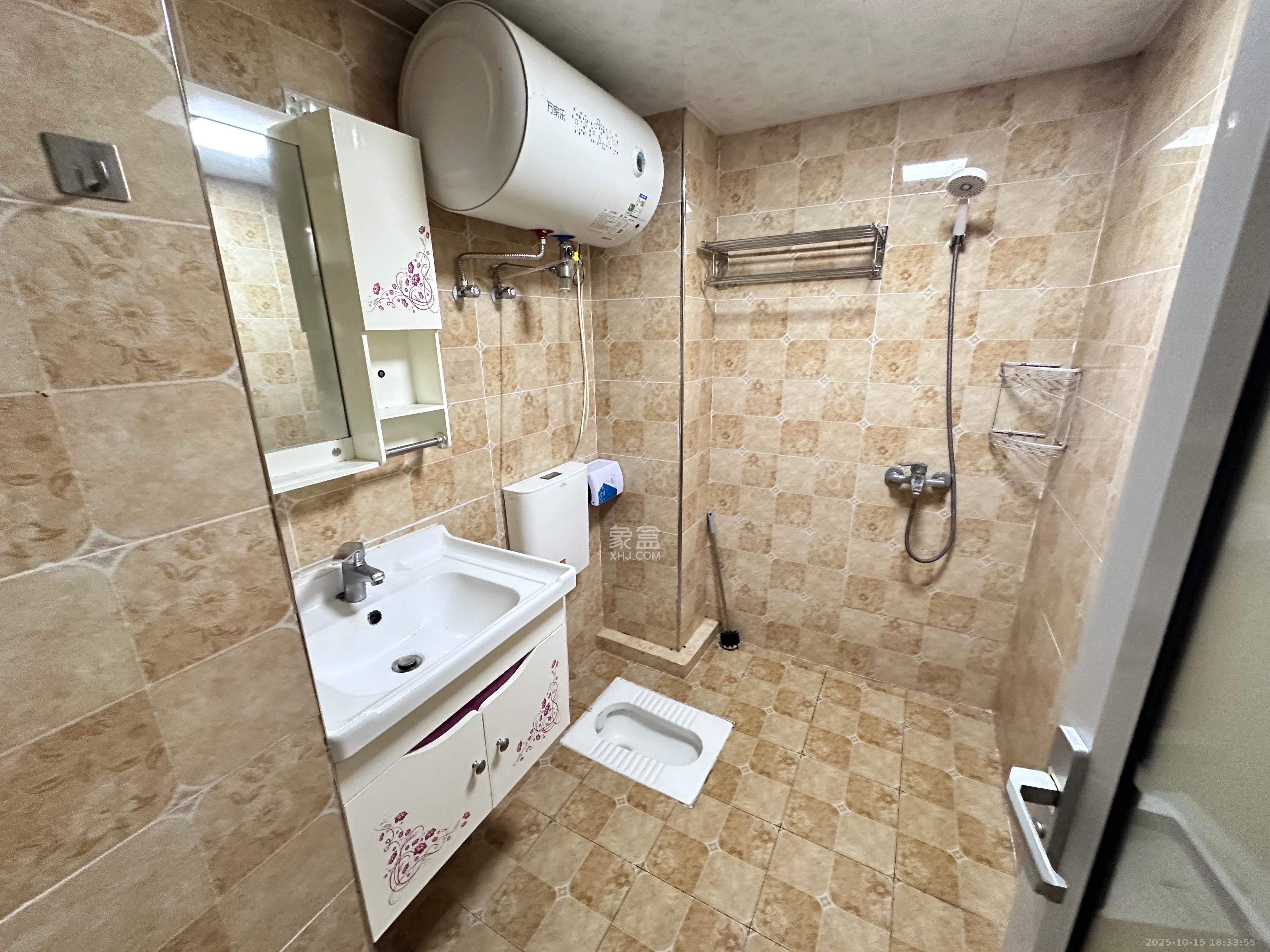 中交里城  1室1厅1卫    1550.0元/月 中交里城  1室1厅1卫    1550.0元/月室内图1