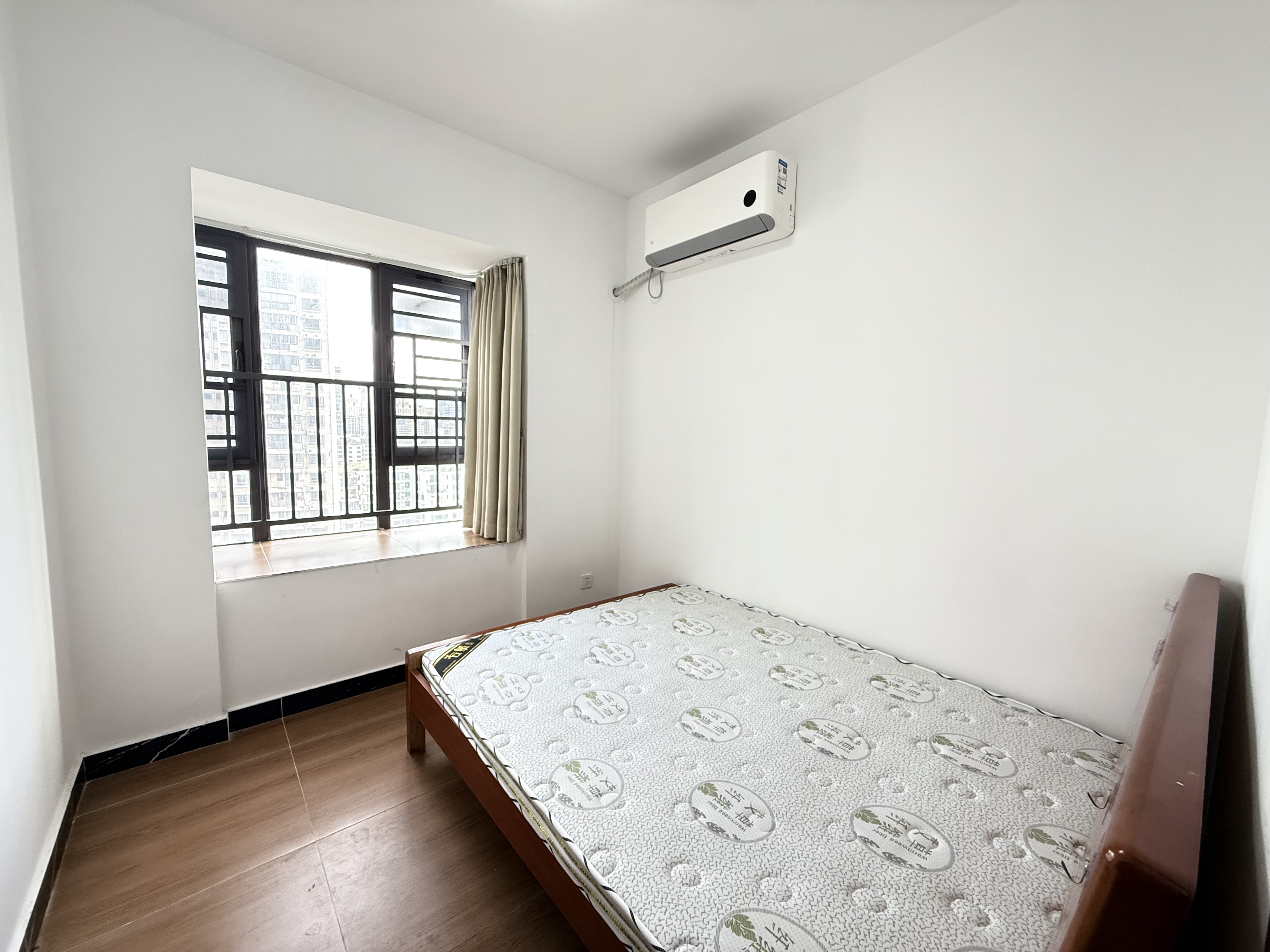 坡博家园一区 4室2厅2卫 3100.0元/月 坡博家园一区 4室2厅2卫 3100.0元/月室内图