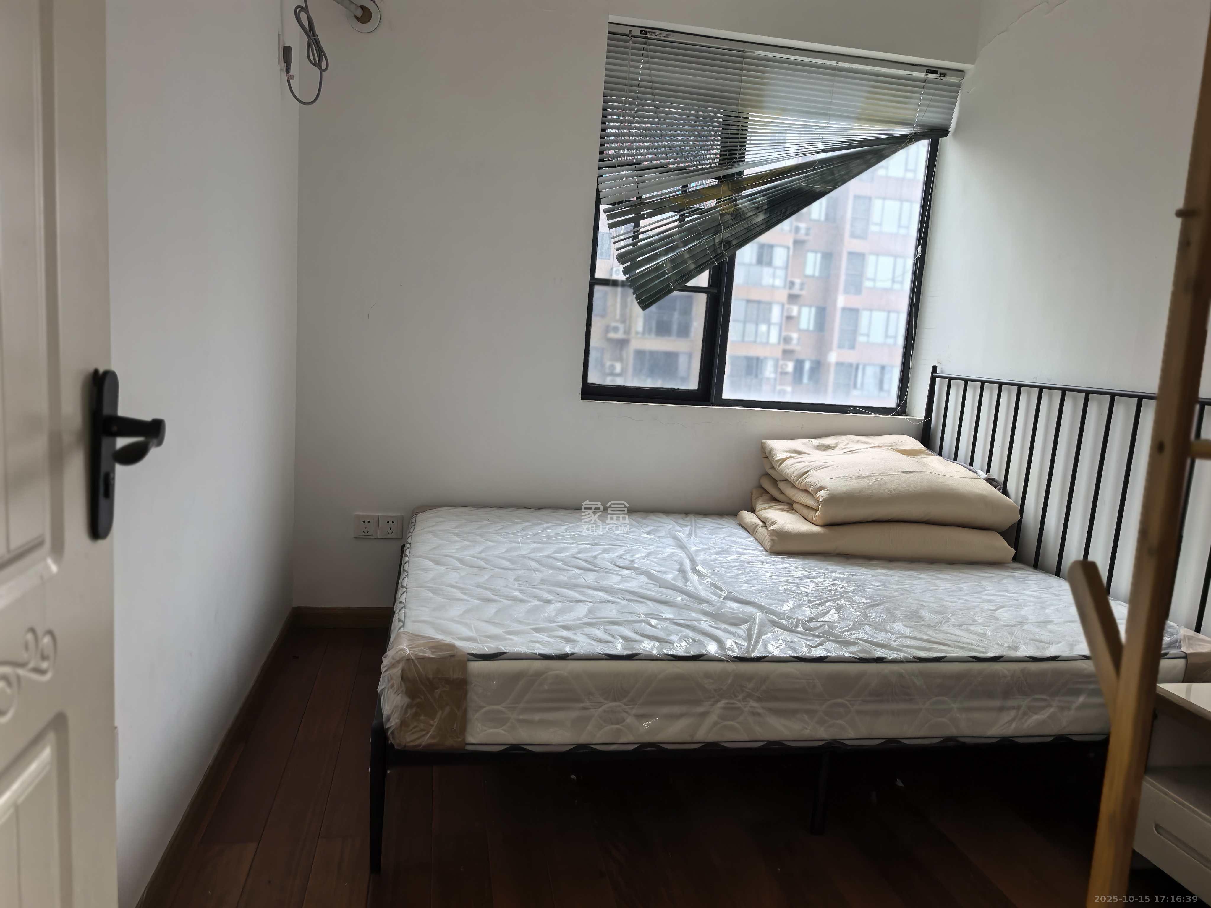 富春山 3室2厅2卫 2600.0元/月 富春山 3室2厅2卫 2600.0元/月室内图