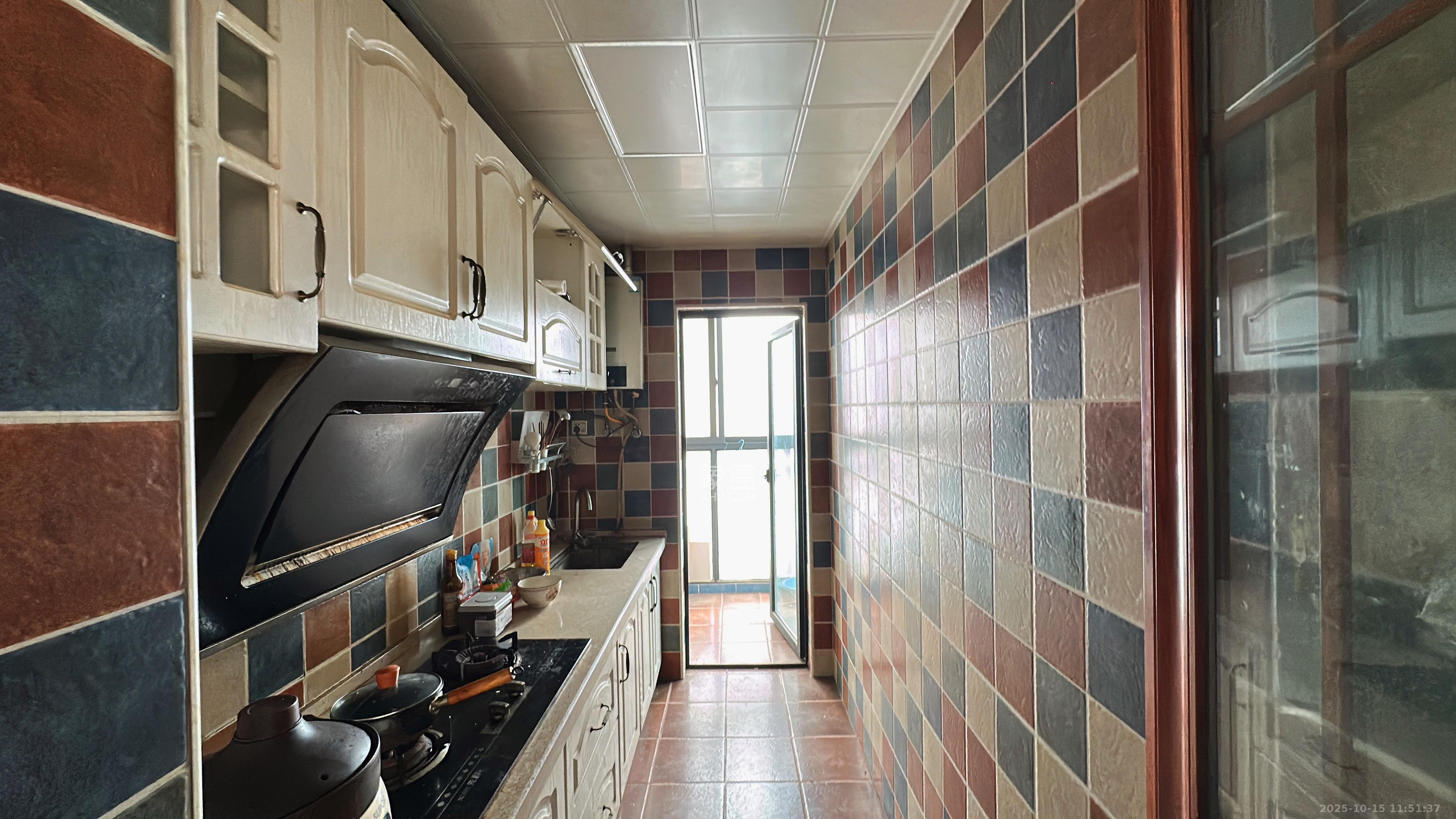 COCO蜜城  3室2厅1卫    2300.0元/月室内图