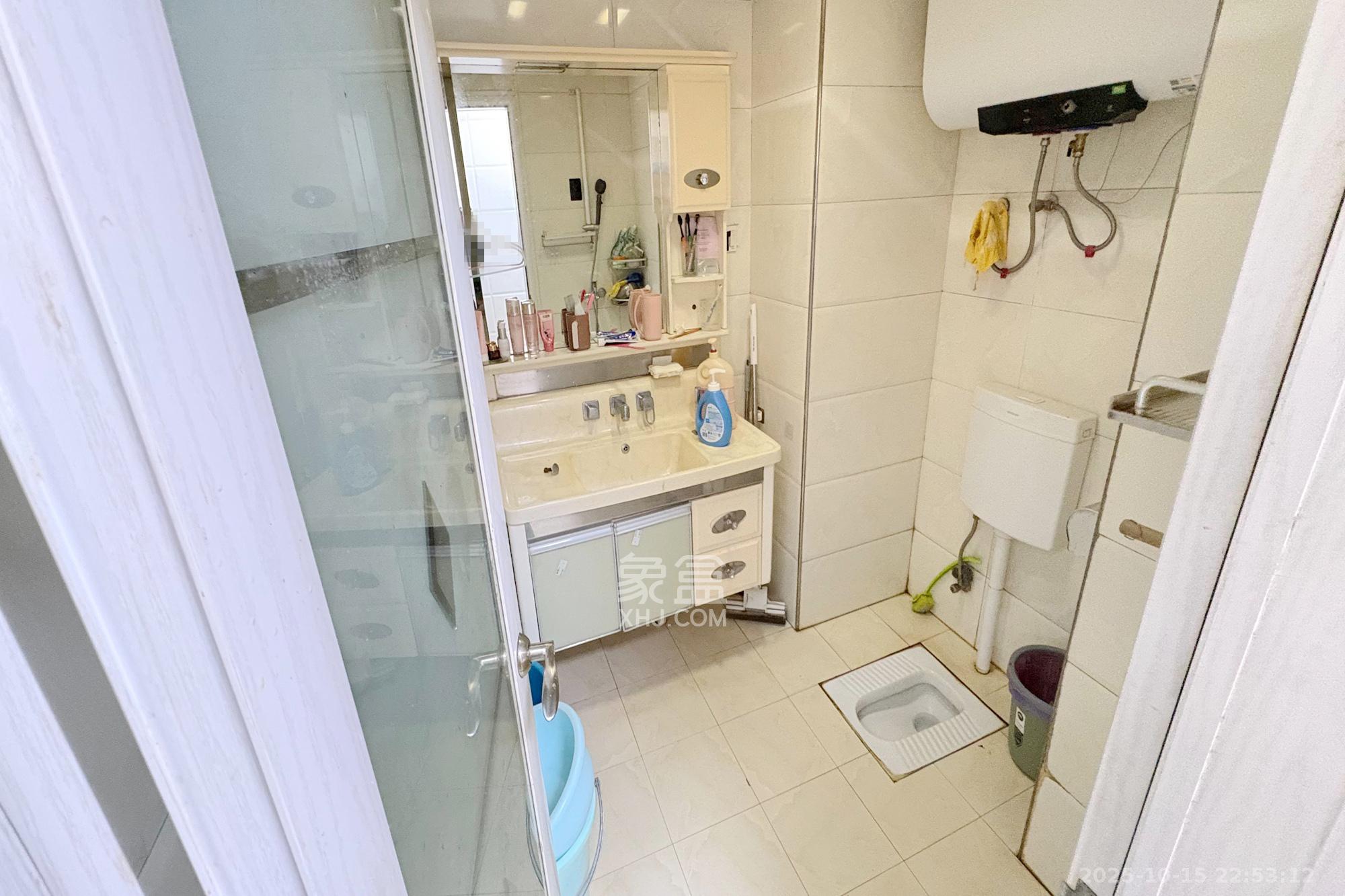 凯通国际城（凯通朝庭）  3室1厅1卫    80.0万卫生间