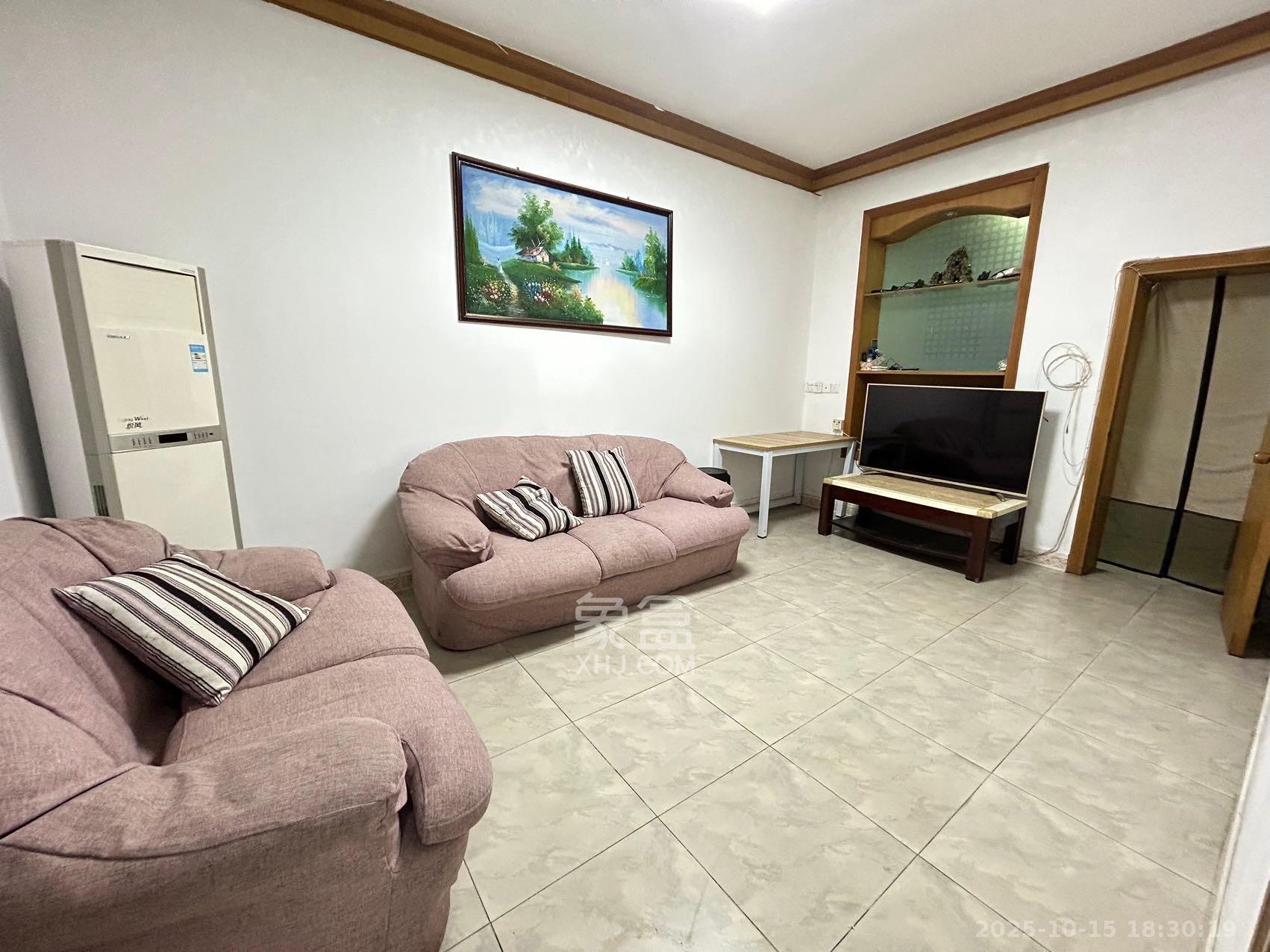 仰天湖省送变电宿舍  2室2厅1卫    1900.0元/月 仰天湖省送变电宿舍  2室2厅1卫    1900.0元/月室内图