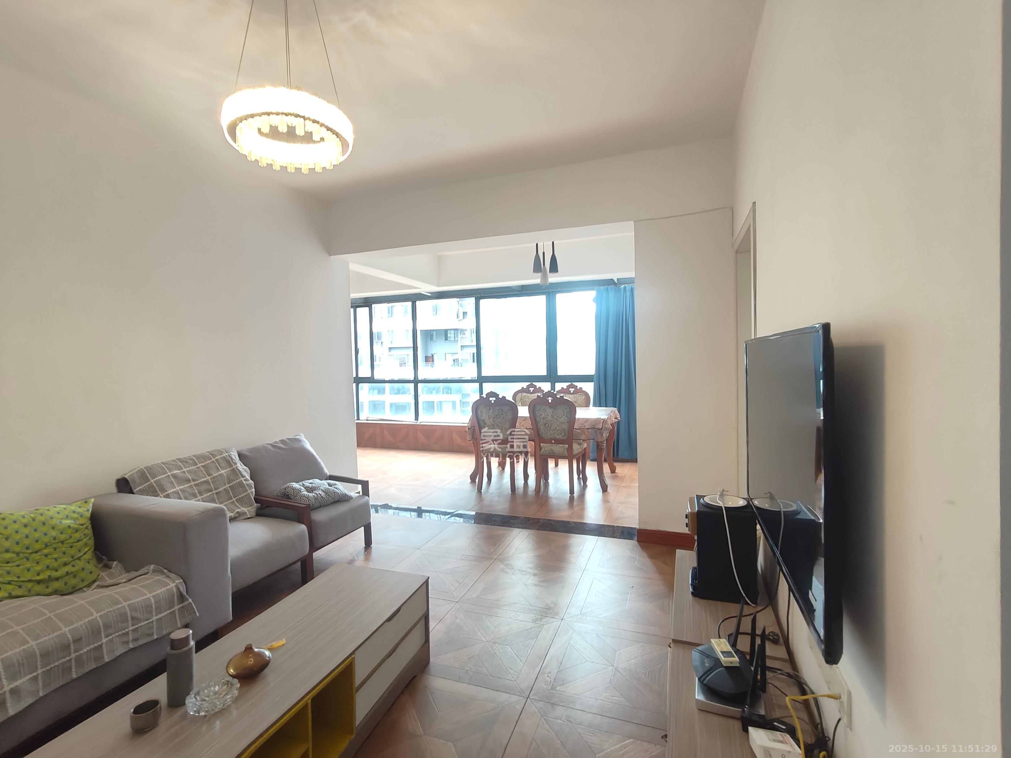 华韵城市海岸(城市水岸苑) 3室1厅1卫 2500.0元/月 华韵城市海岸(城市水岸苑) 3室1厅1卫 2500.0元/月室内图