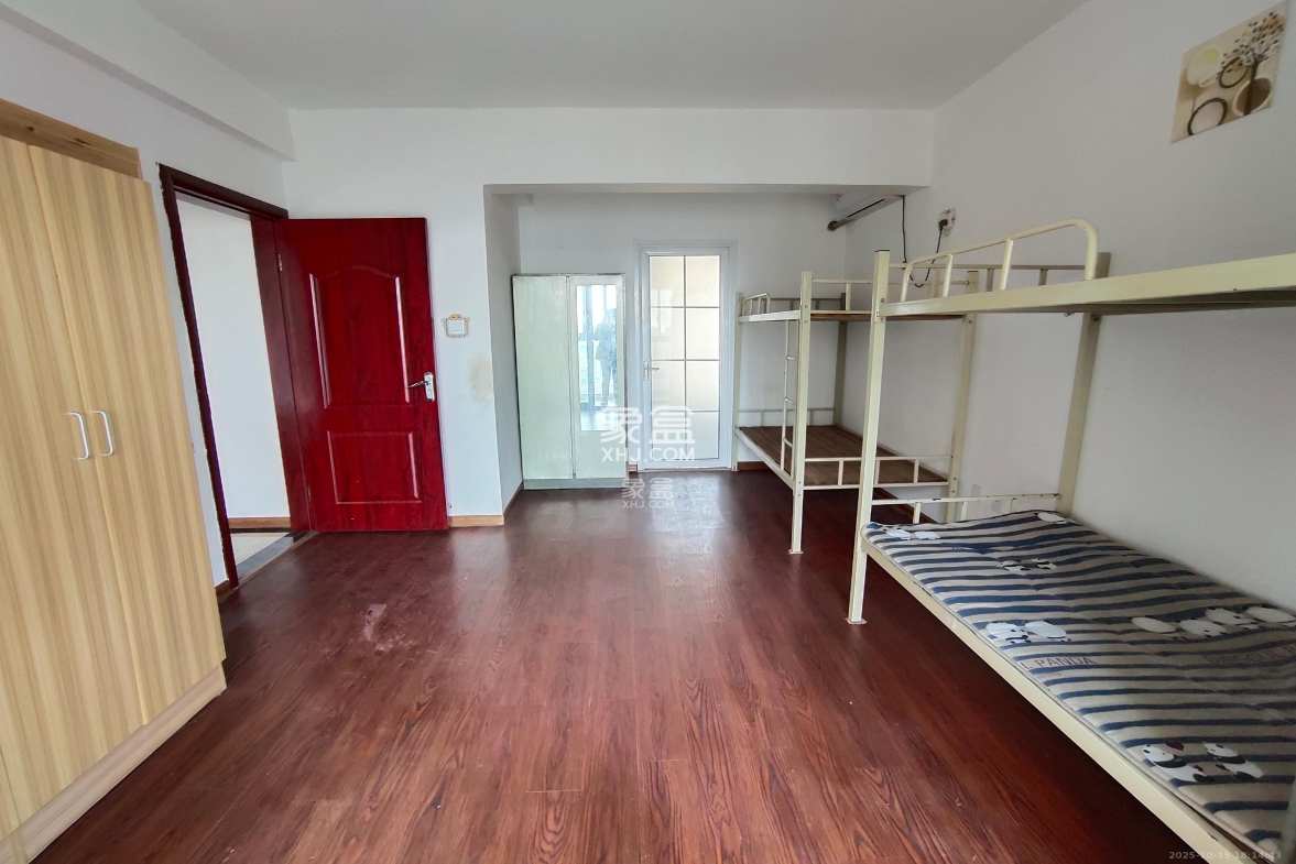 中城丽景香山园 4室2厅2卫 3300.0元/月 中城丽景香山园 4室2厅2卫 3300.0元/月室内图