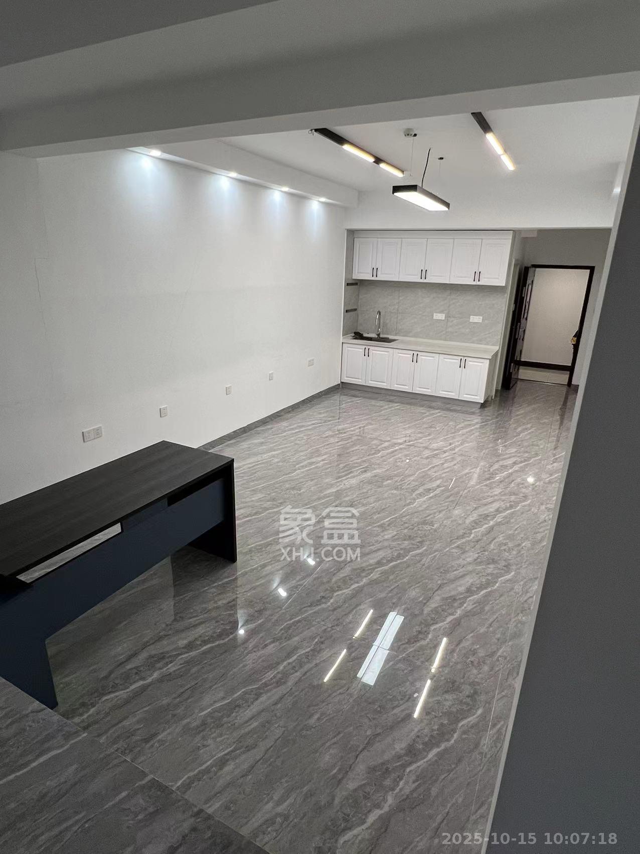 中建嘉和城  1室1厅1卫    1600.0元/月室内图