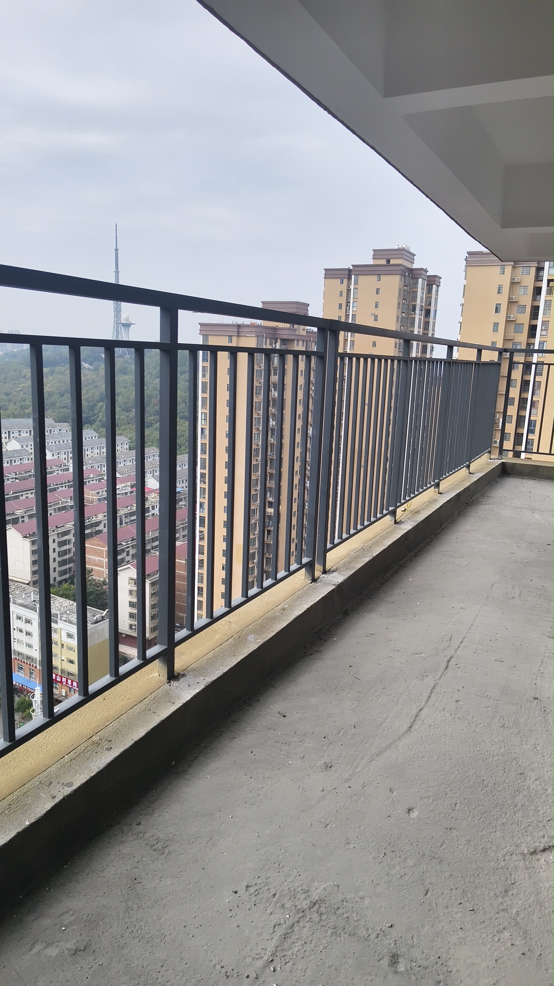 宁邦中心(三期幸福里) 3室2厅2卫 62.8万 宁邦中心(三期幸福里) 3室2厅2卫 62.8万客厅