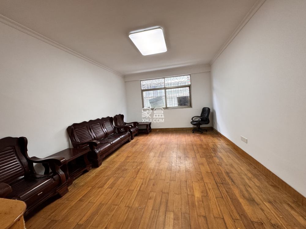 伞建小区（泰山东路旁菜食商场综合楼）  4室2厅2卫    36.8万