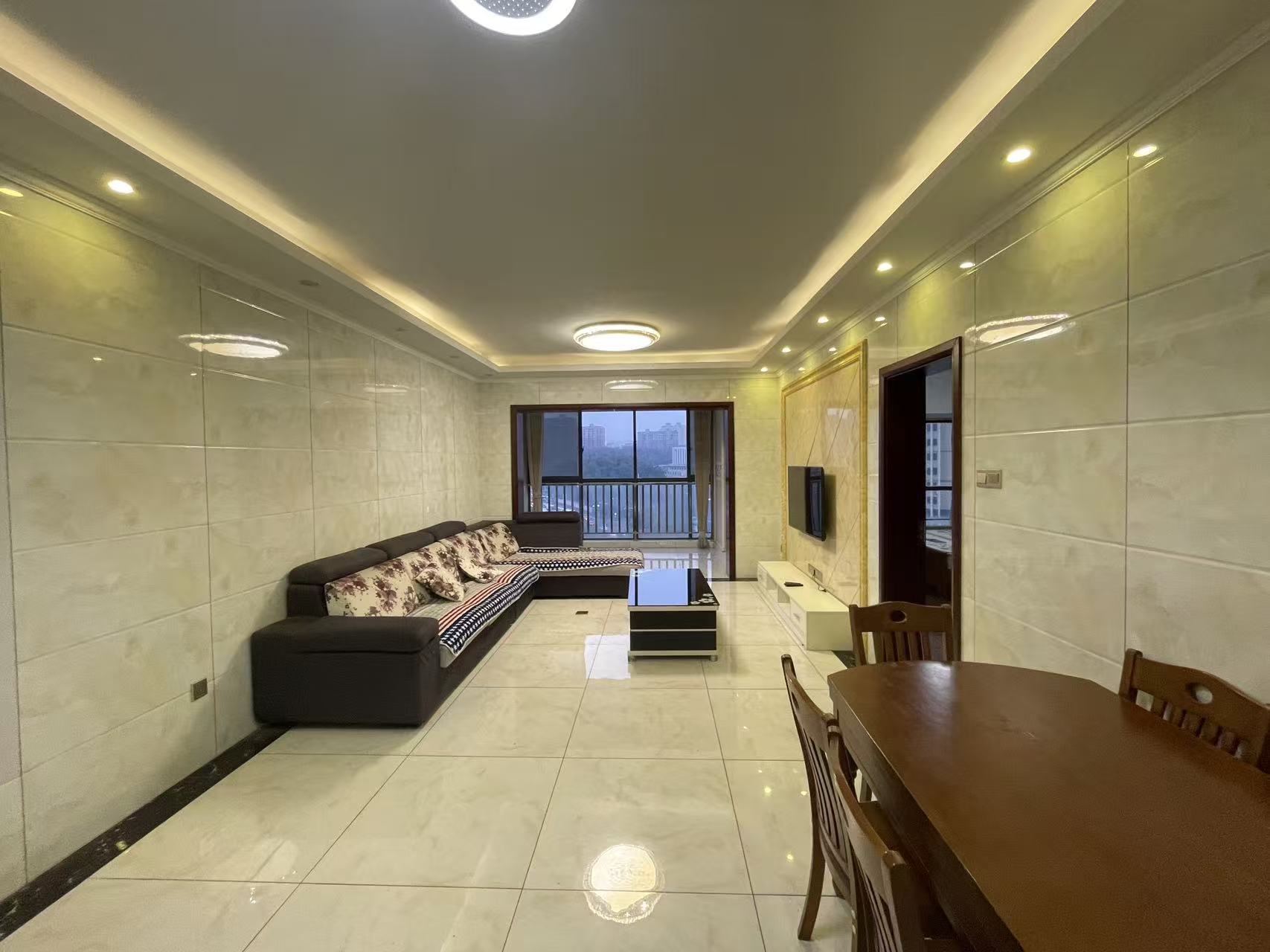 美的城一期 3室2厅2卫 53.8万 美的城一期 3室2厅2卫 53.8万室内图