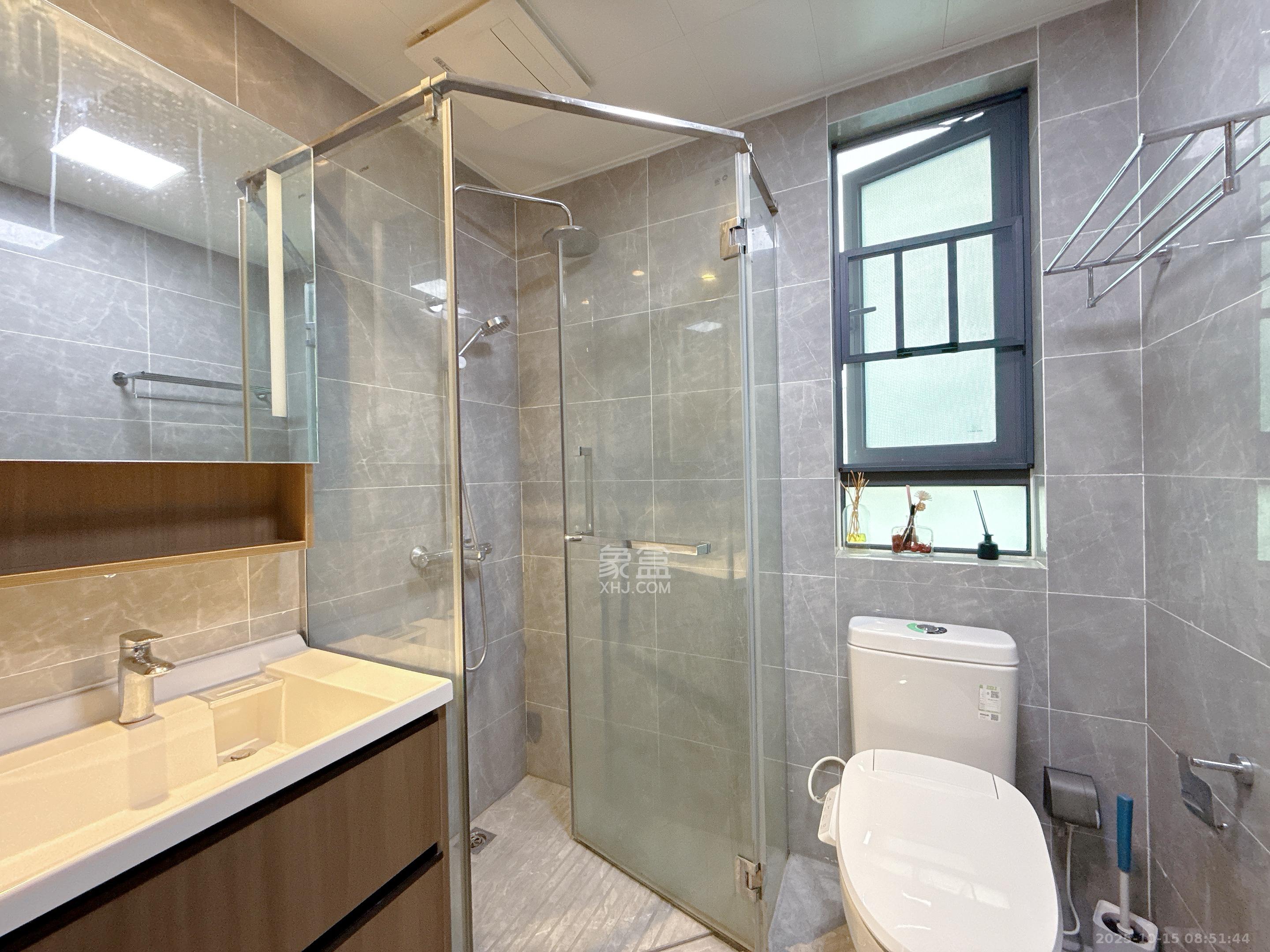 卓越中寰  3室2厅2卫    5000.0元/月 卓越中寰  3室2厅2卫    5000.0元/月室内图