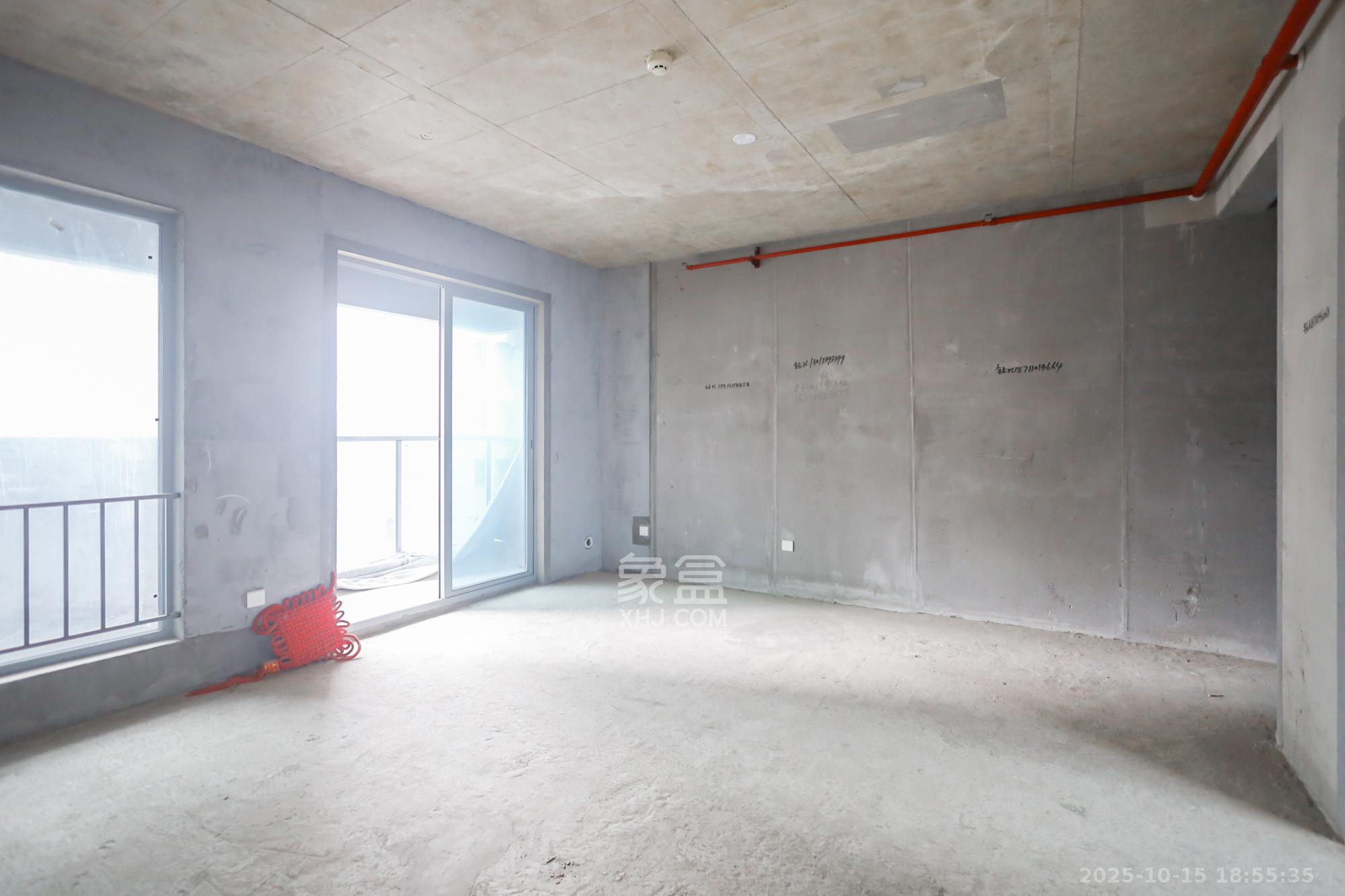 保利天禧D区  4室2厅2卫    228.0万客厅