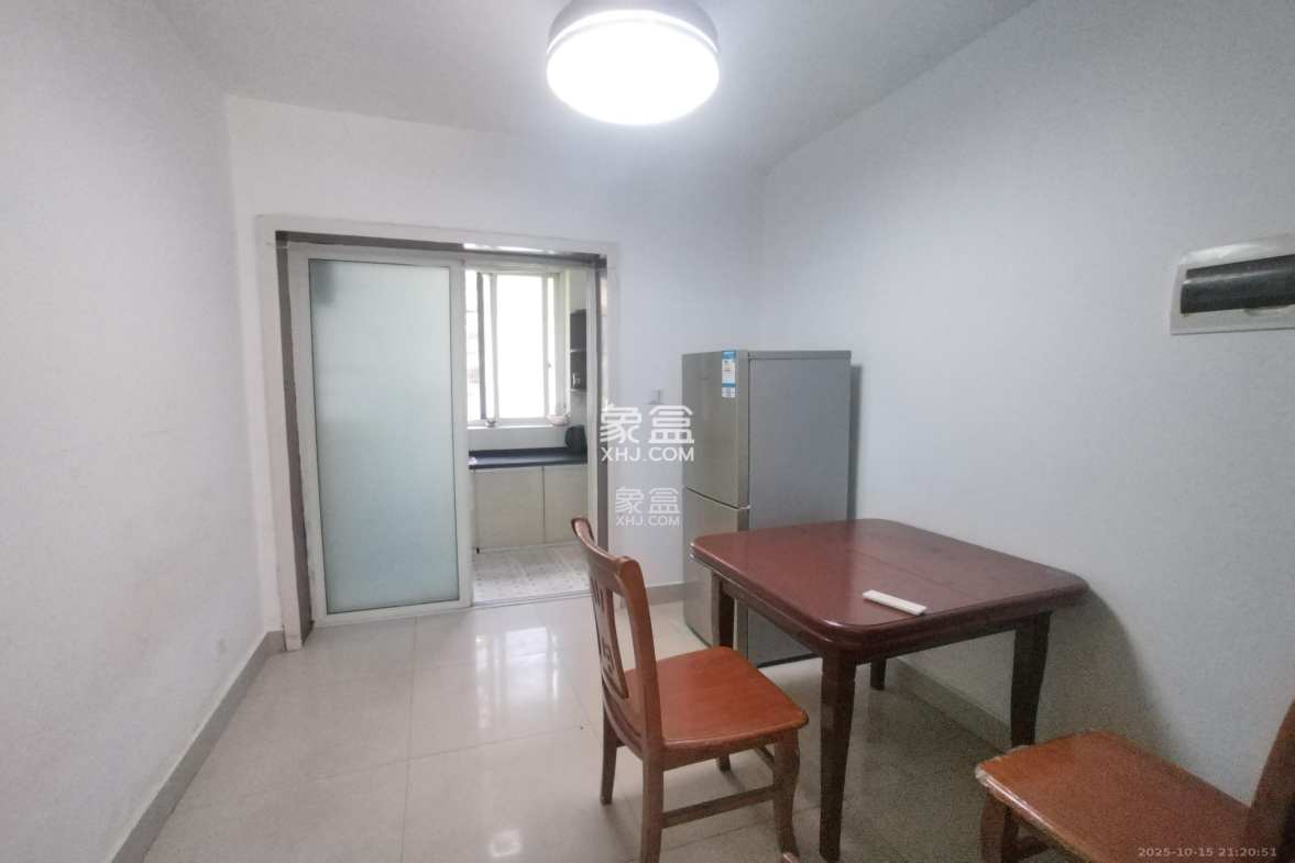 金麓西岸和苑  2室2厅1卫    1600.0元/月 金麓西岸和苑  2室2厅1卫    1600.0元/月室内图