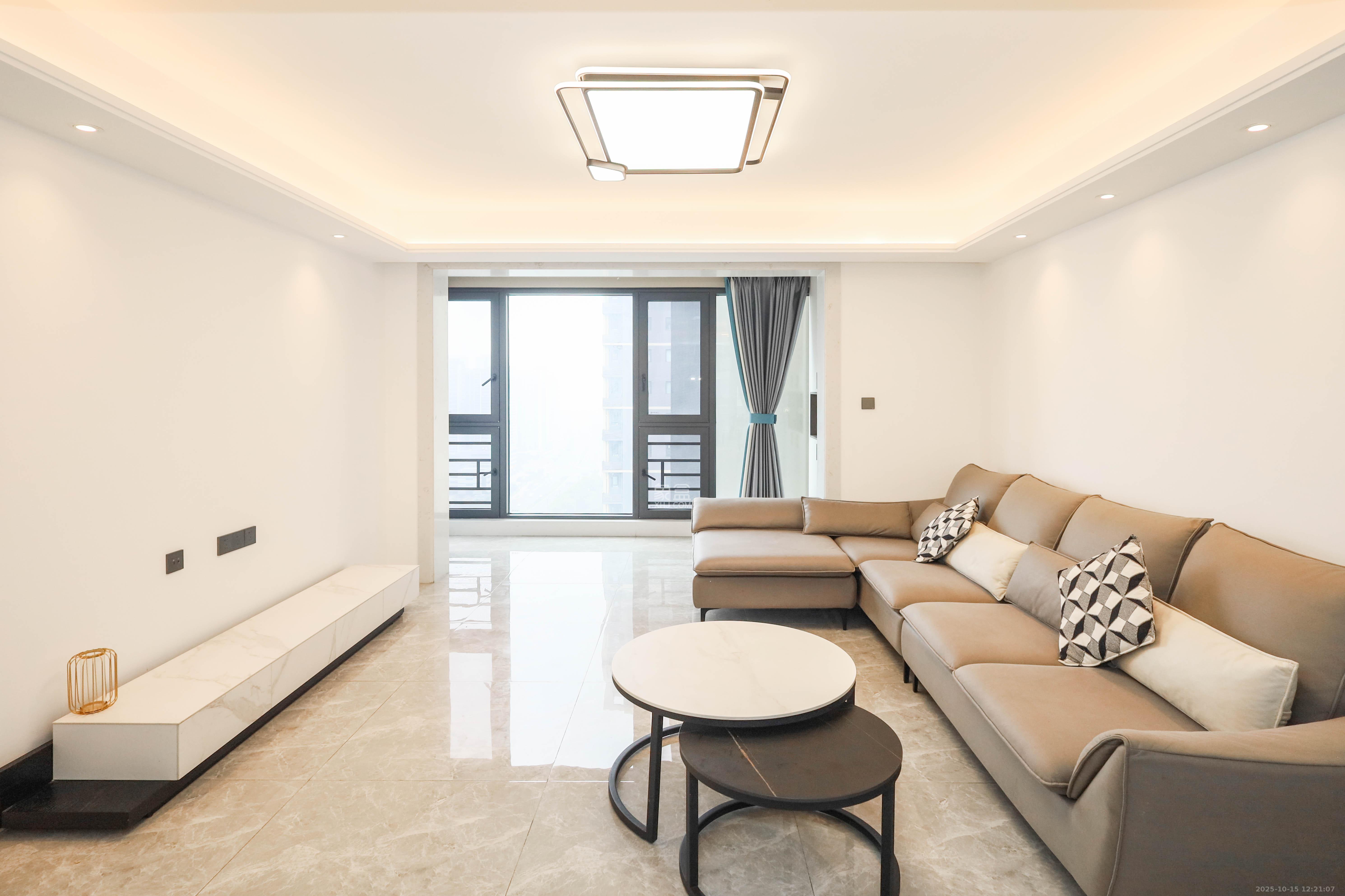 万科金色梦想C区  4室2厅2卫    178.0万