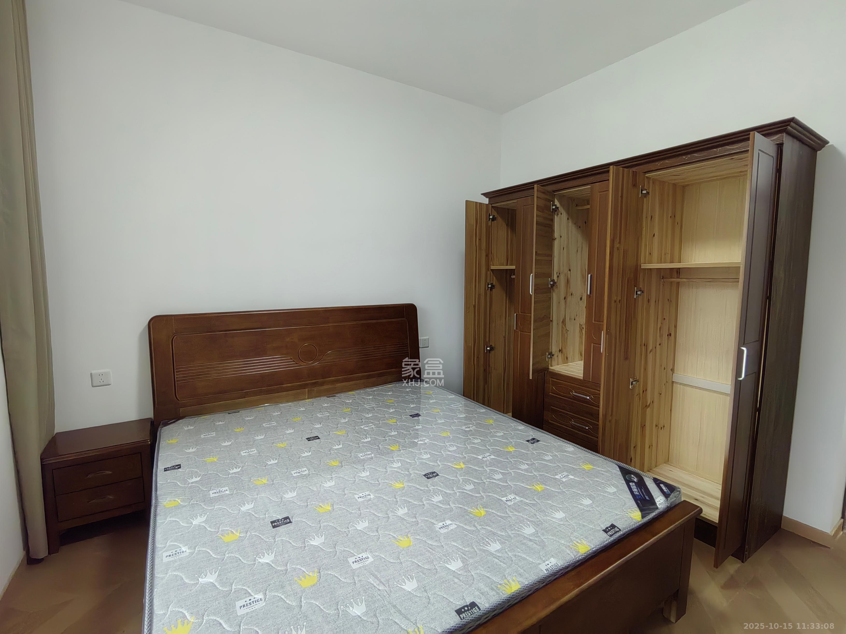 鄱阳小区  3室2厅2卫    2300.0元/月室内图