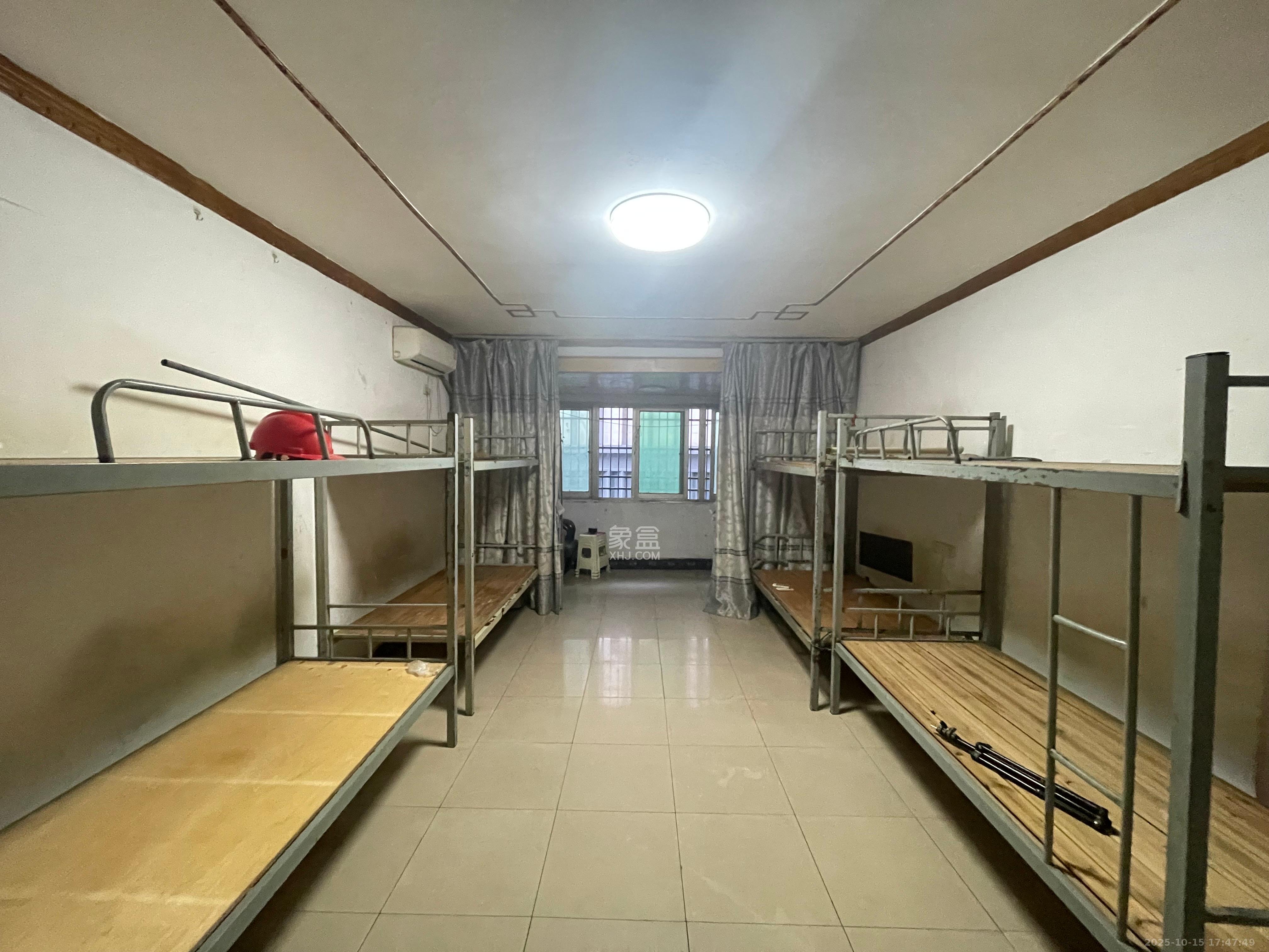 坡子街综合楼 1室0厅0卫 2500.0元/月 坡子街综合楼 1室0厅0卫 2500.0元/月室内图