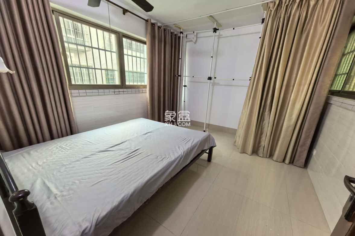 工商学院教工宿舍 3室2厅2卫 2380.0元/月 工商学院教工宿舍 3室2厅2卫 2380.0元/月室内图