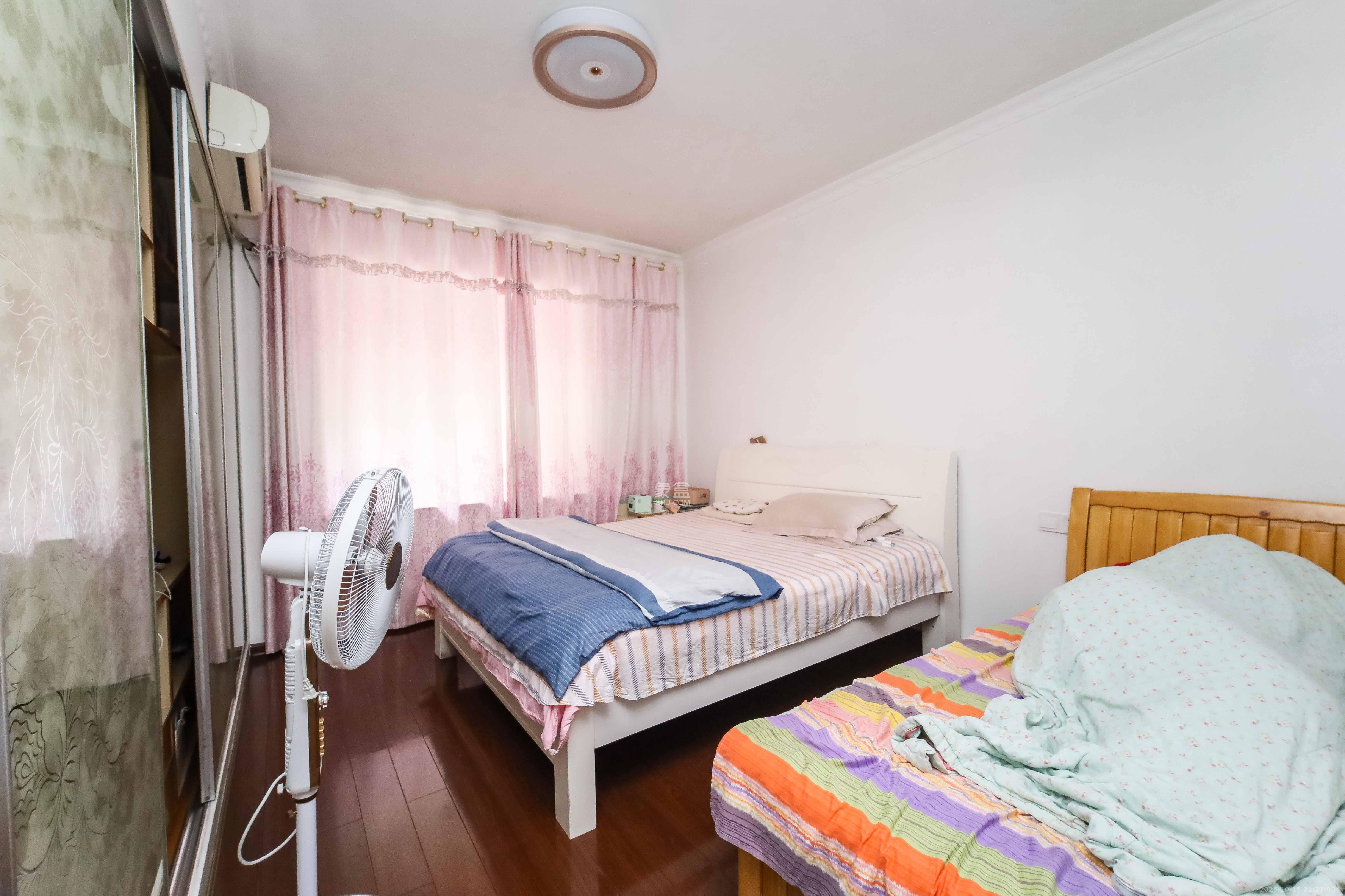 锦湘国际星城三期(锦绣苑) 3室2厅2卫 120.0万 锦湘国际星城三期(锦绣苑) 3室2厅2卫 120.0万卧室